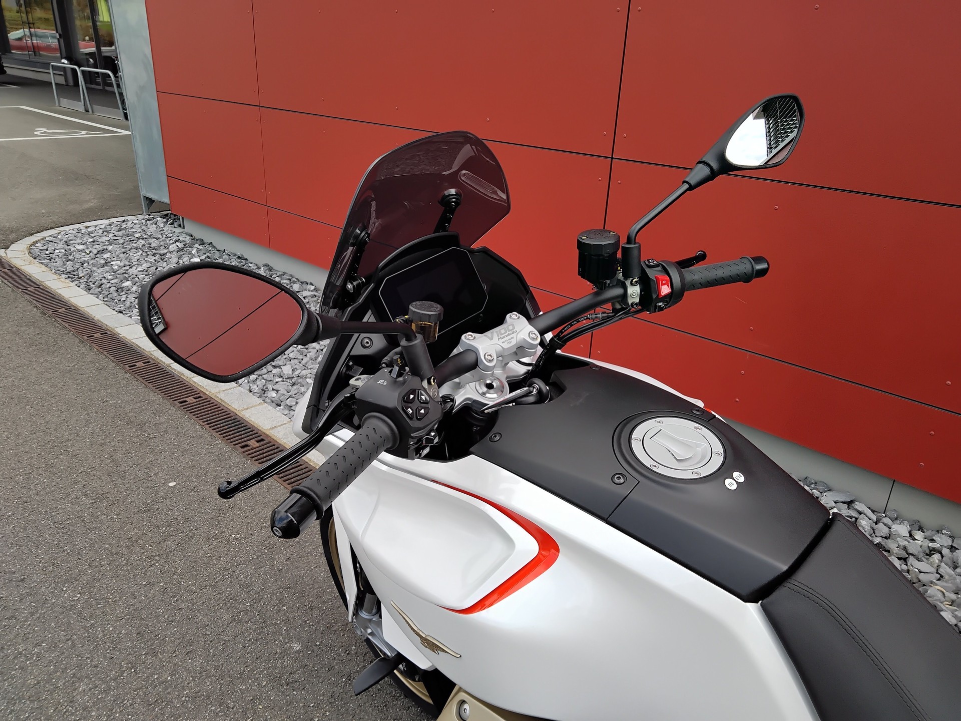 MOTO GUZZI V100 Mandello-image-10