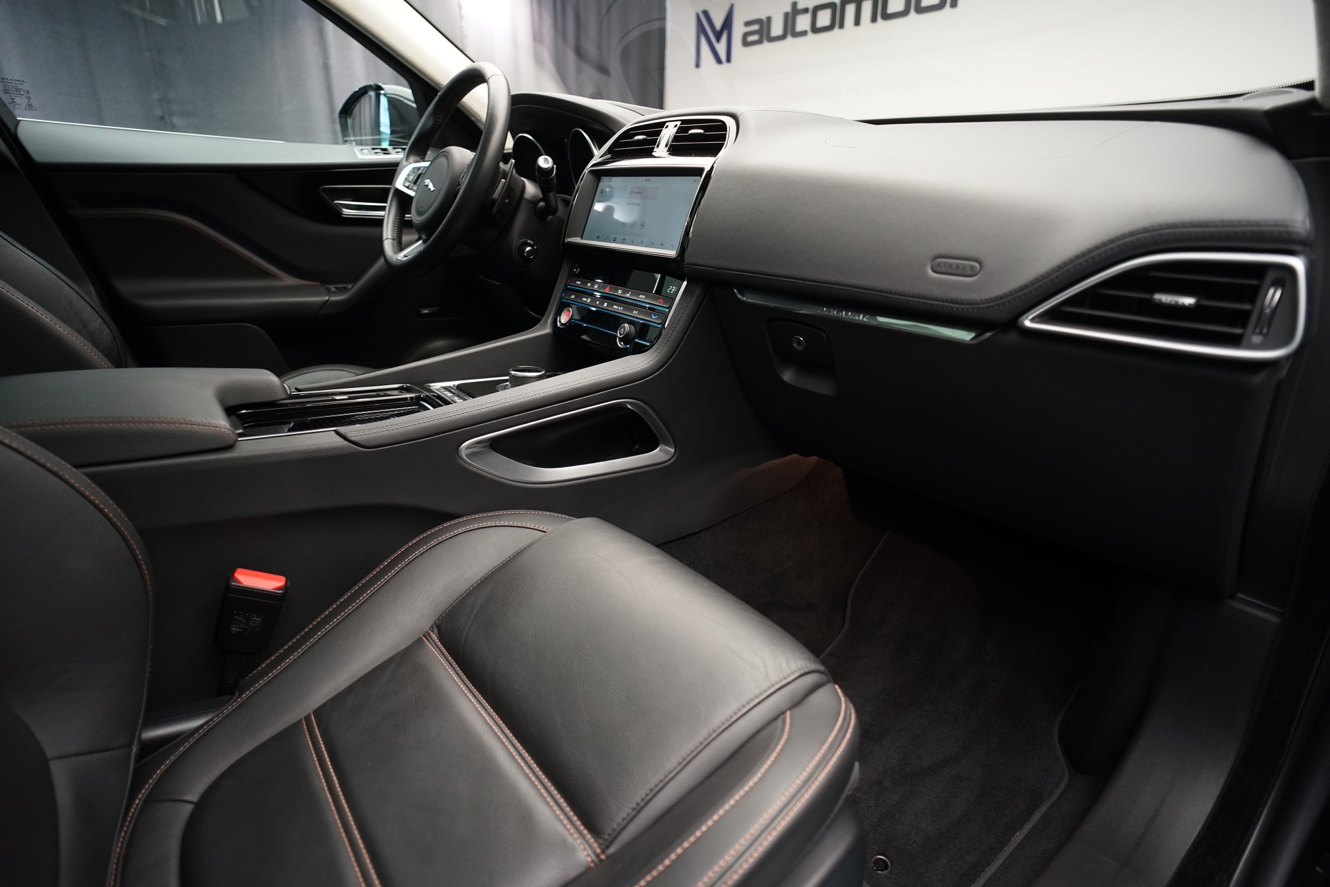 JAGUAR F-Pace 30t 2.0 Prestige AWD Automatik *CH-Fahrzeug* *Panoramadach* *Assistenzpaket-image-14