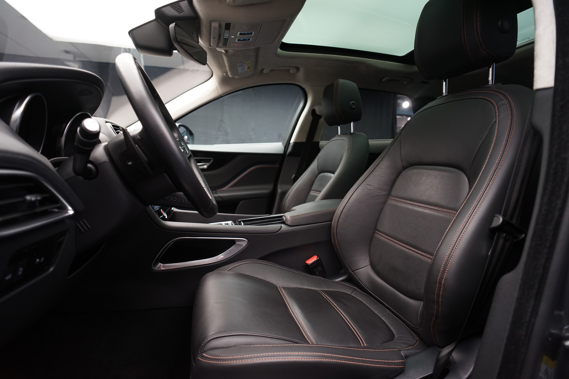 JAGUAR F-Pace 30t 2.0 Prestige AWD Automatik *CH-Fahrzeug* *Panoramadach* *Assistenzpaket-image-15