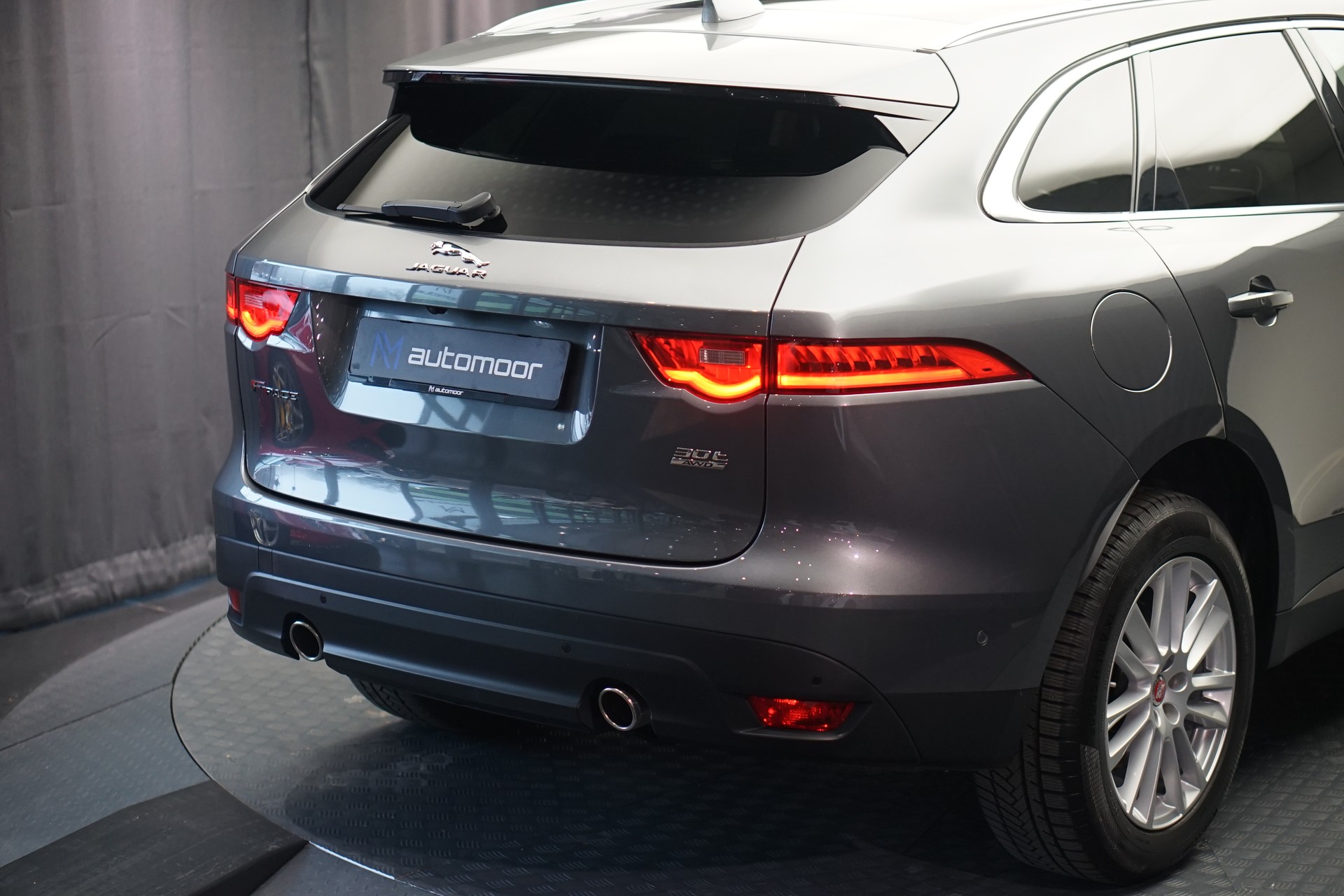 JAGUAR F-Pace 30t 2.0 Prestige AWD Automatik *CH-Fahrzeug* *Panoramadach* *Assistenzpaket-image-37