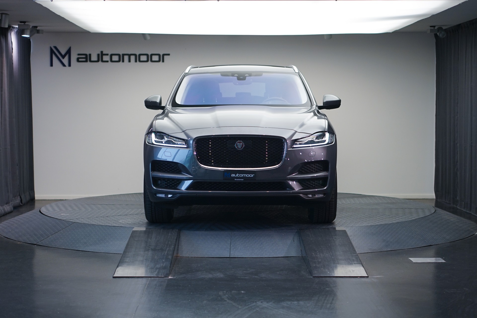 JAGUAR F-Pace 30t 2.0 Prestige AWD Automatik *CH-Fahrzeug* *Panoramadach* *Assistenzpaket-showroom-element-1