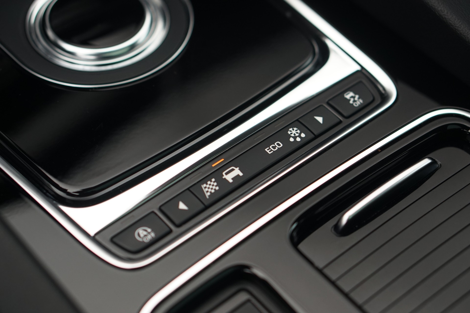 JAGUAR F-Pace 30t 2.0 Prestige AWD Automatik *CH-Fahrzeug* *Panoramadach* *Assistenzpaket-image-24