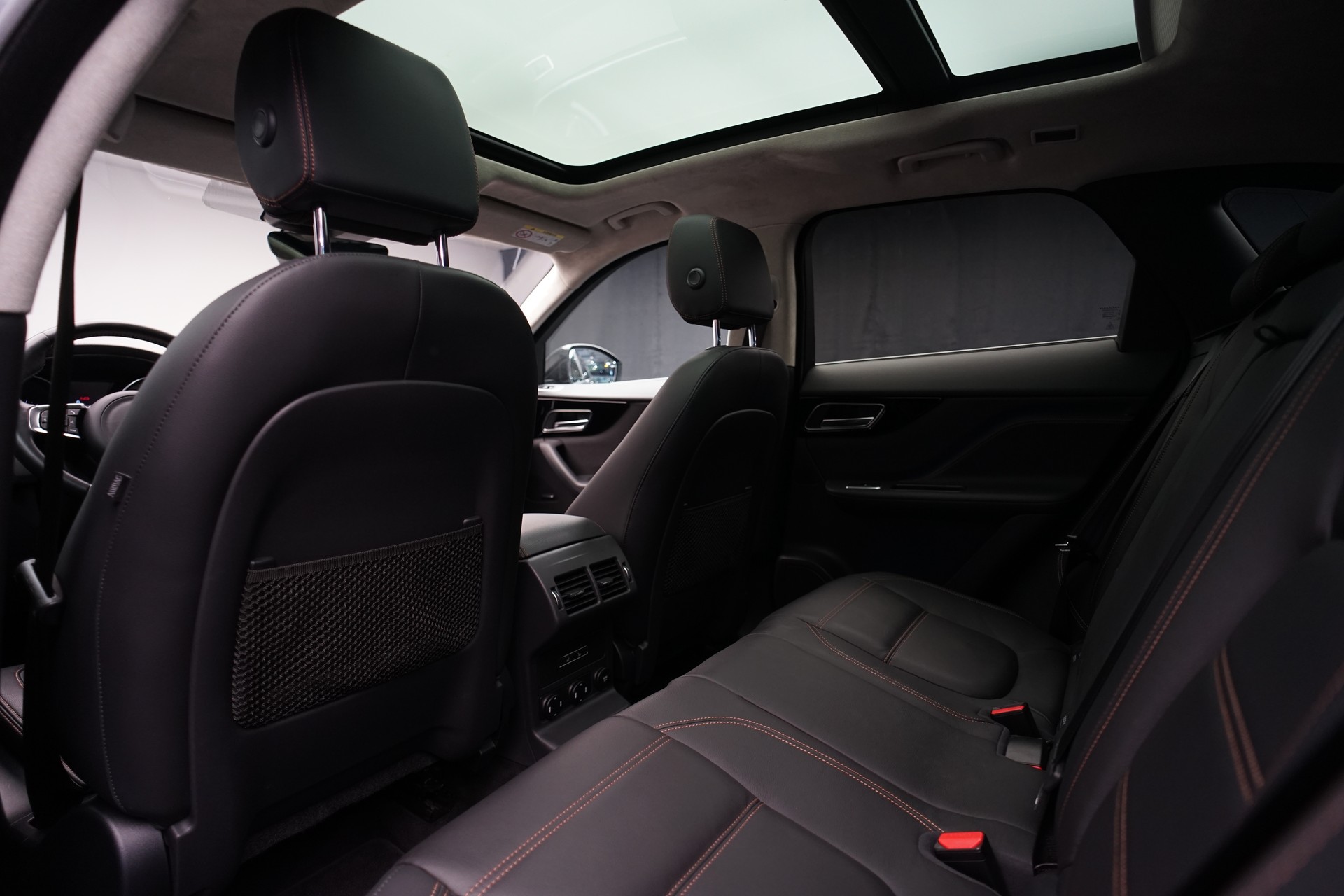 JAGUAR F-Pace 30t 2.0 Prestige AWD Automatik *CH-Fahrzeug* *Panoramadach* *Assistenzpaket-image-16