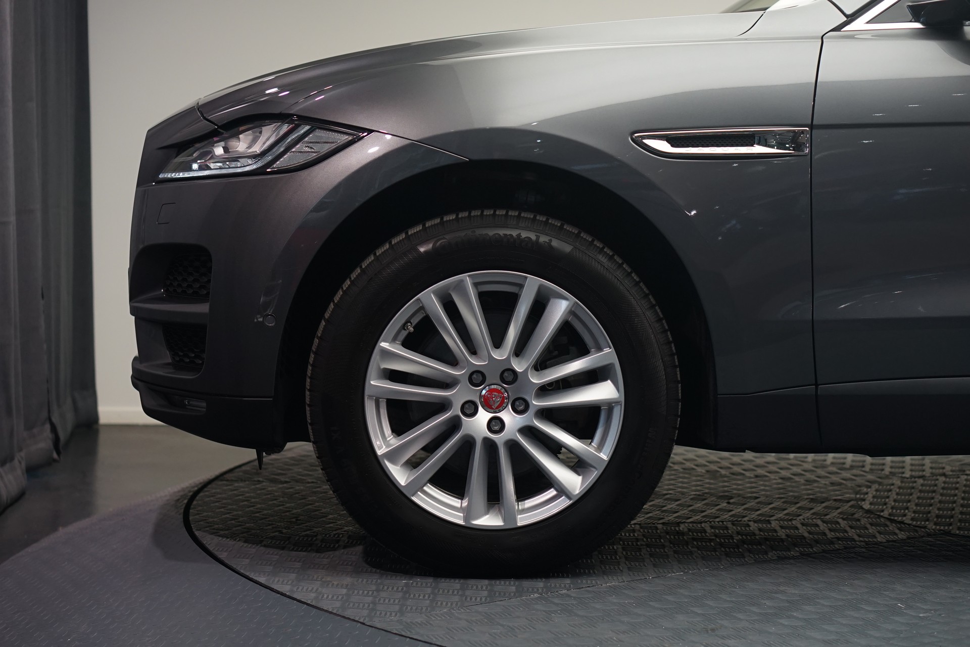 JAGUAR F-Pace 30t 2.0 Prestige AWD Automatik *CH-Fahrzeug* *Panoramadach* *Assistenzpaket-image-11
