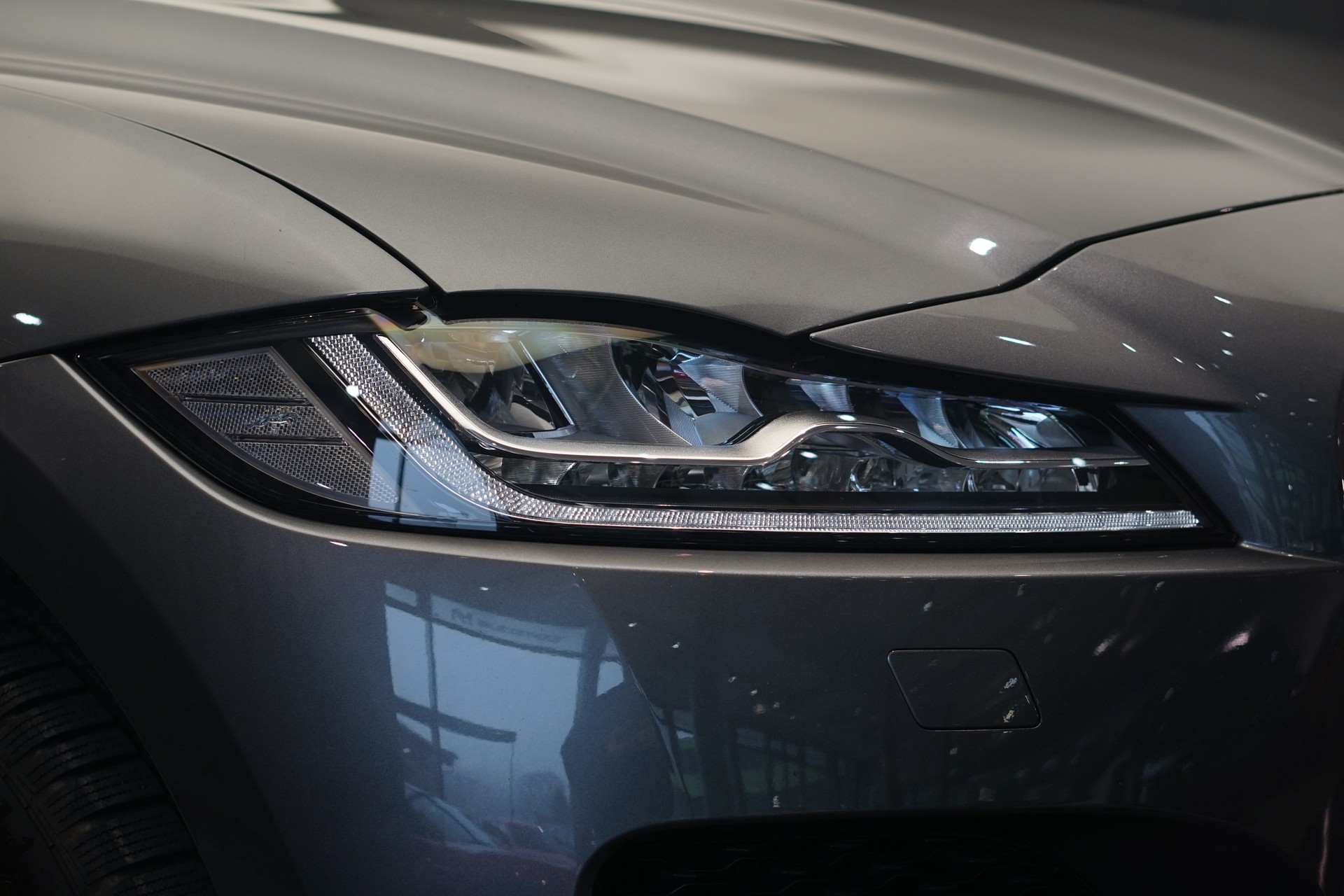 JAGUAR F-Pace 30t 2.0 Prestige AWD Automatik *CH-Fahrzeug* *Panoramadach* *Assistenzpaket-image-41