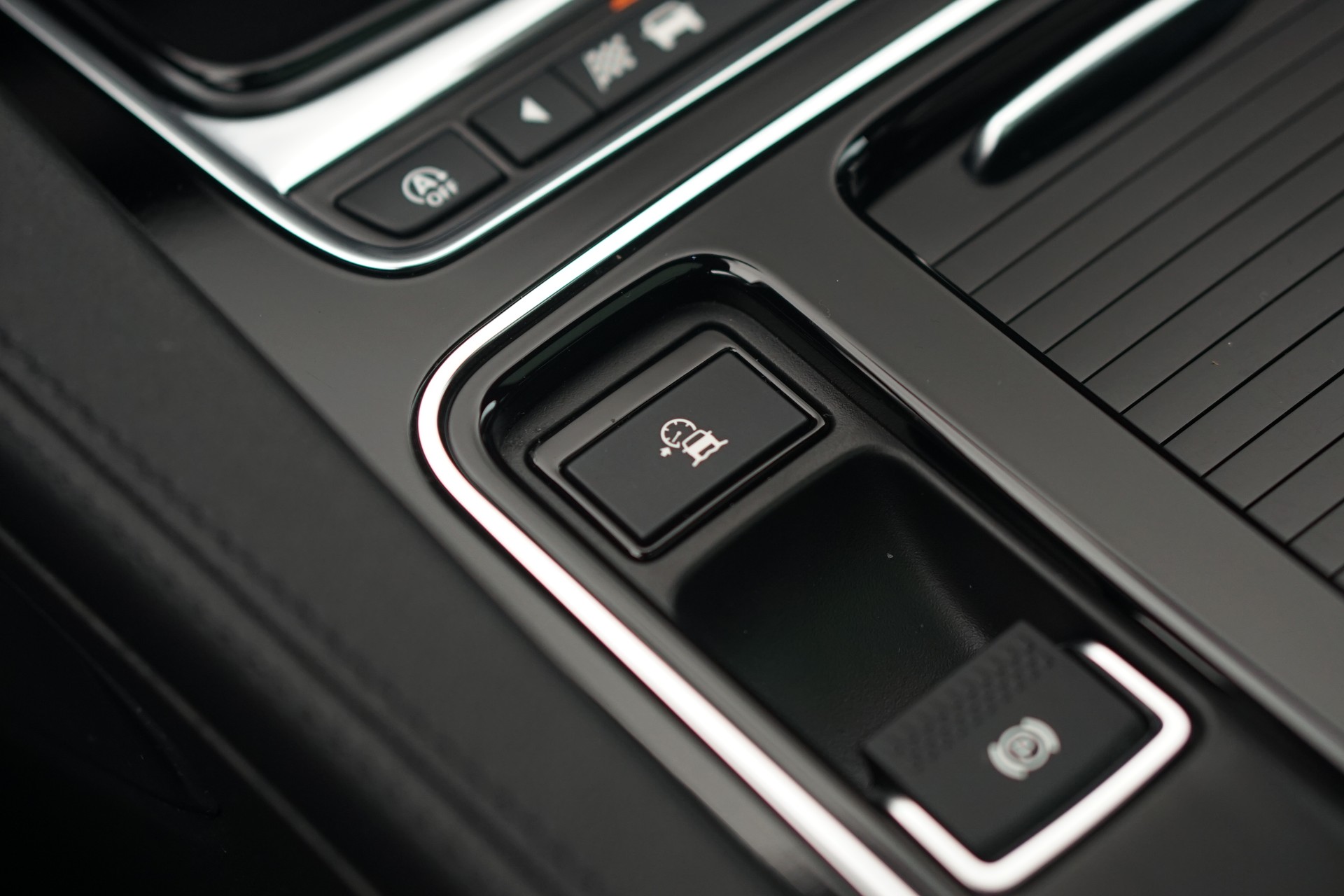 JAGUAR F-Pace 30t 2.0 Prestige AWD Automatik *CH-Fahrzeug* *Panoramadach* *Assistenzpaket-image-32