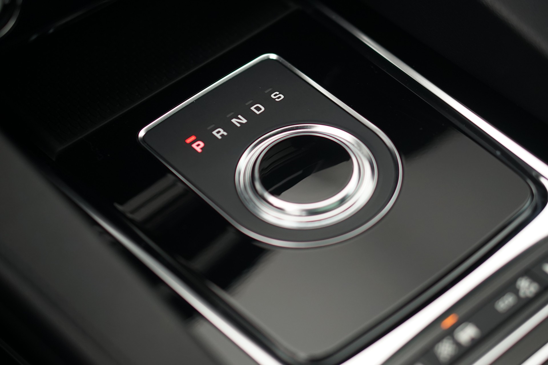 JAGUAR F-Pace 30t 2.0 Prestige AWD Automatik *CH-Fahrzeug* *Panoramadach* *Assistenzpaket-image-23