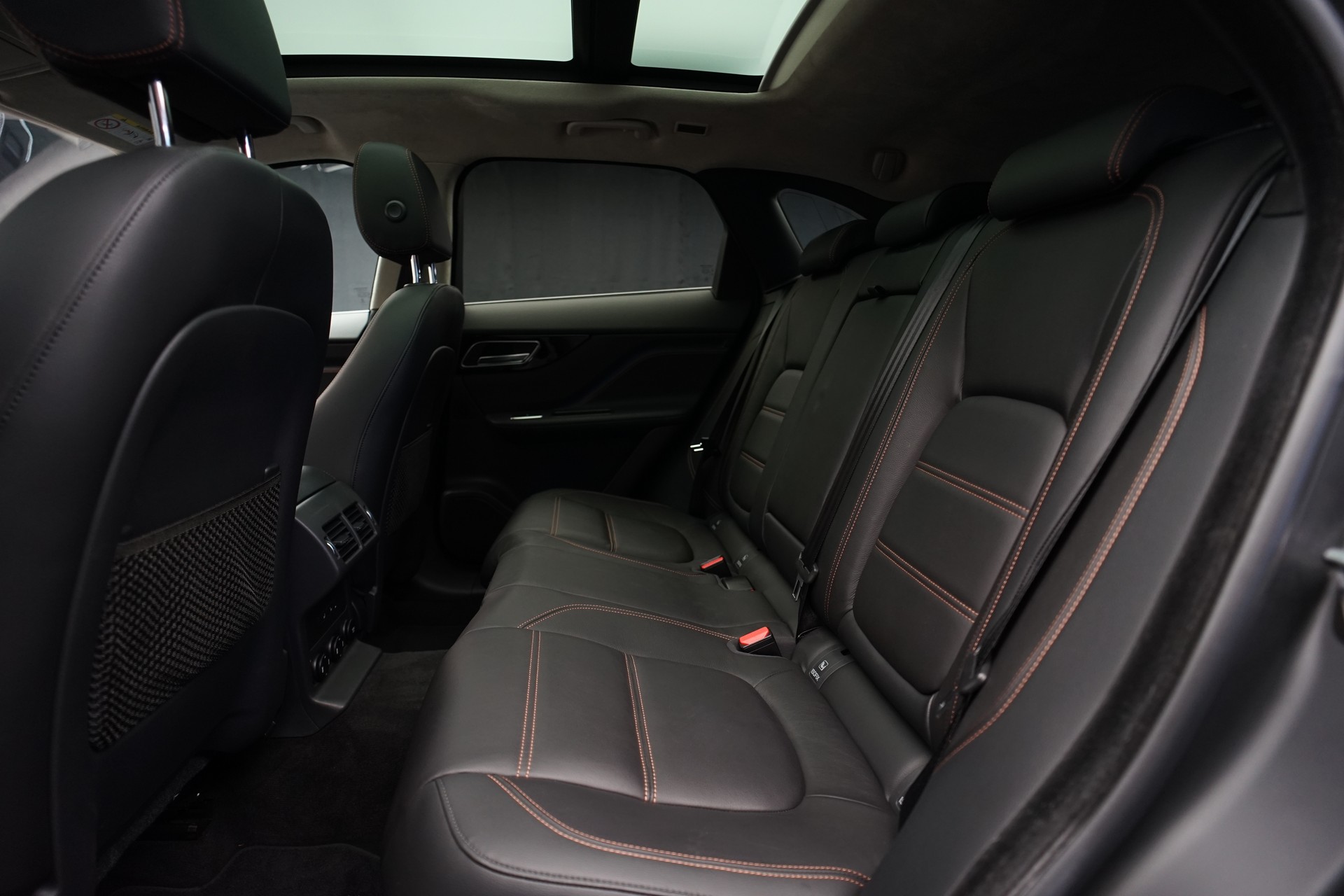 JAGUAR F-Pace 30t 2.0 Prestige AWD Automatik *CH-Fahrzeug* *Panoramadach* *Assistenzpaket-image-17
