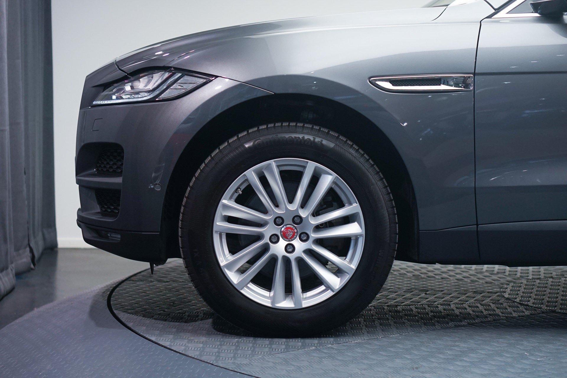 JAGUAR F-Pace 30t 2.0 Prestige AWD Automatik *CH-Fahrzeug* *Panoramadach* *Assistenzpaket-image-11