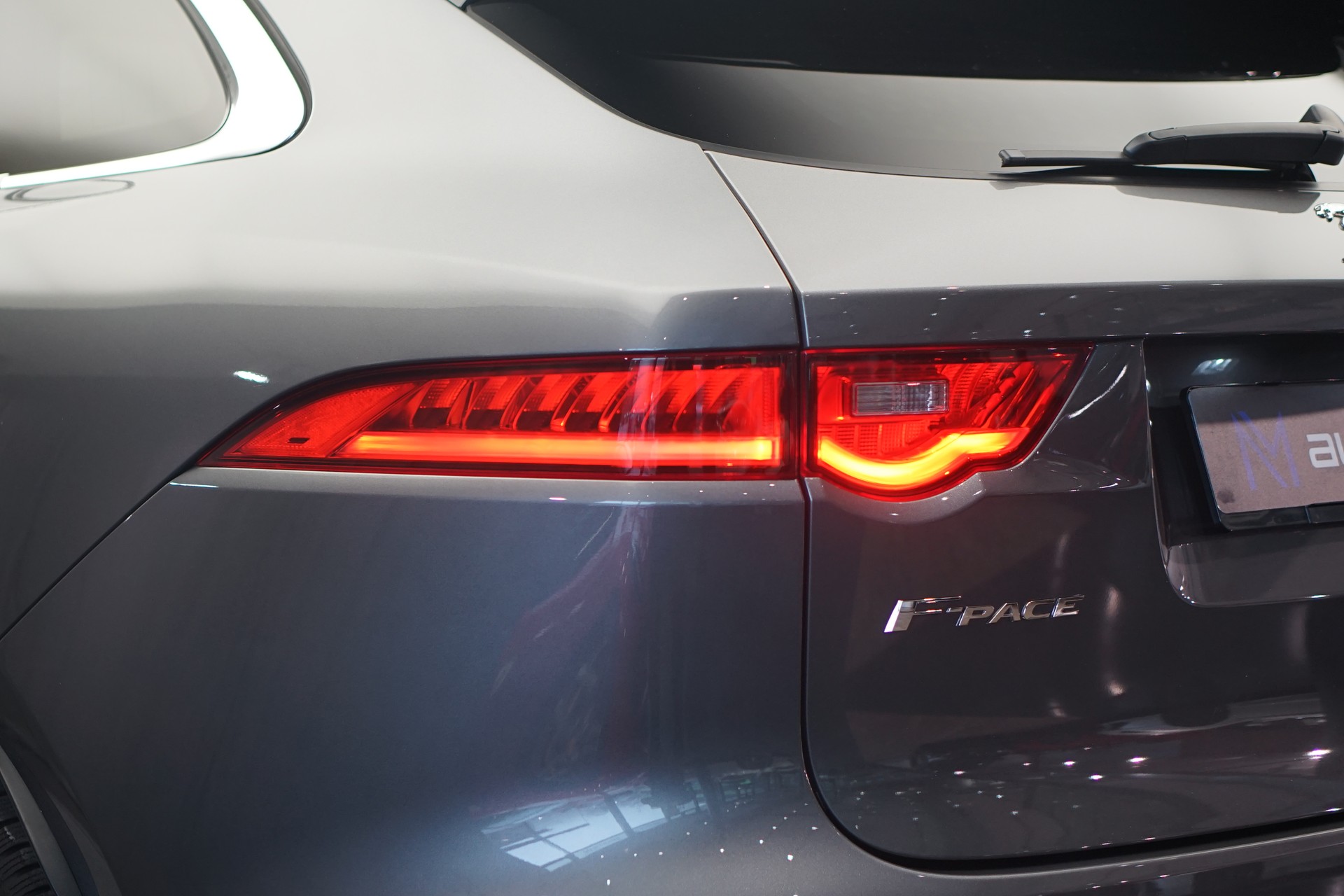 JAGUAR F-Pace 30t 2.0 Prestige AWD Automatik *CH-Fahrzeug* *Panoramadach* *Assistenzpaket-image-35