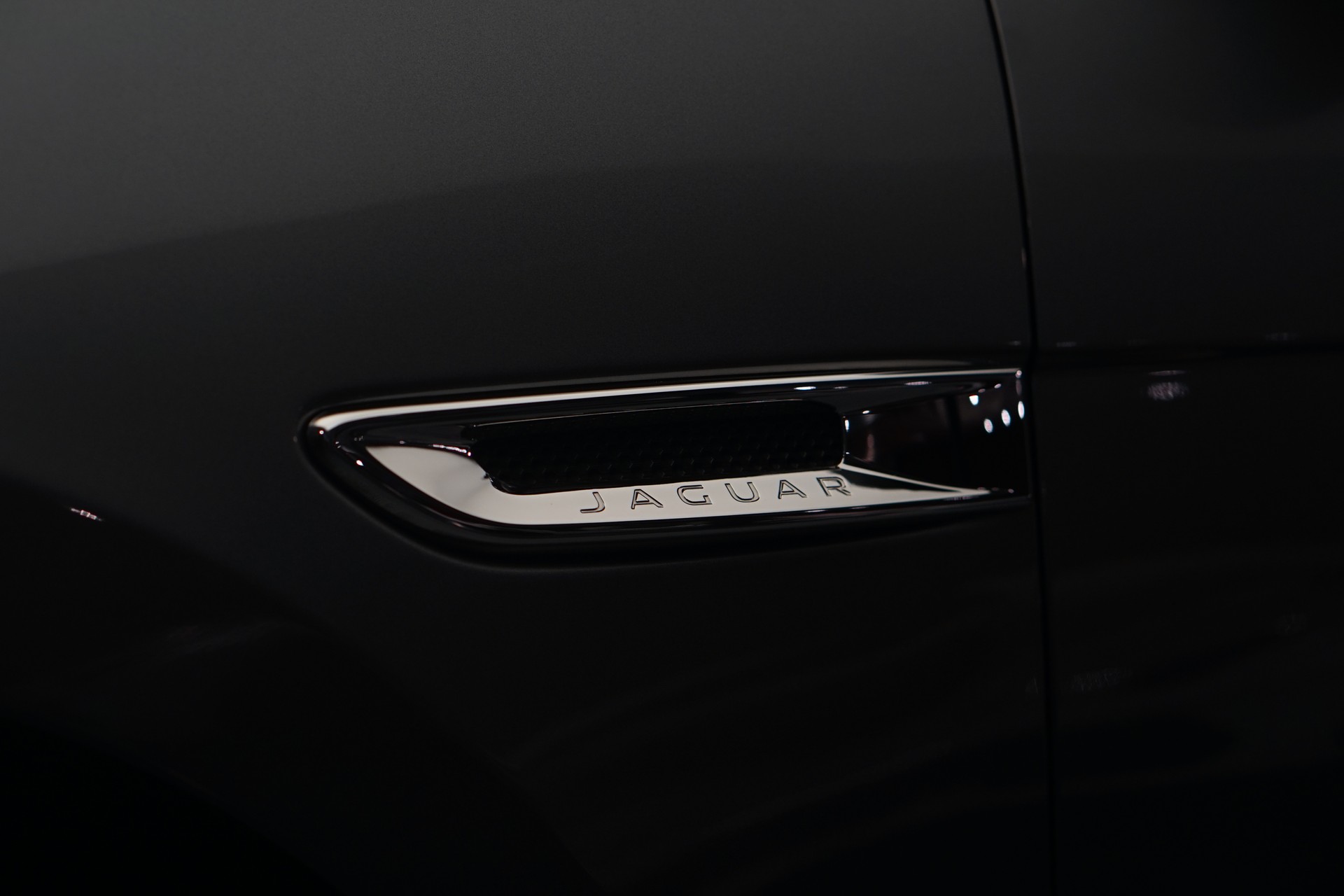 JAGUAR F-Pace 30t 2.0 Prestige AWD Automatik *CH-Fahrzeug* *Panoramadach* *Assistenzpaket-image-40