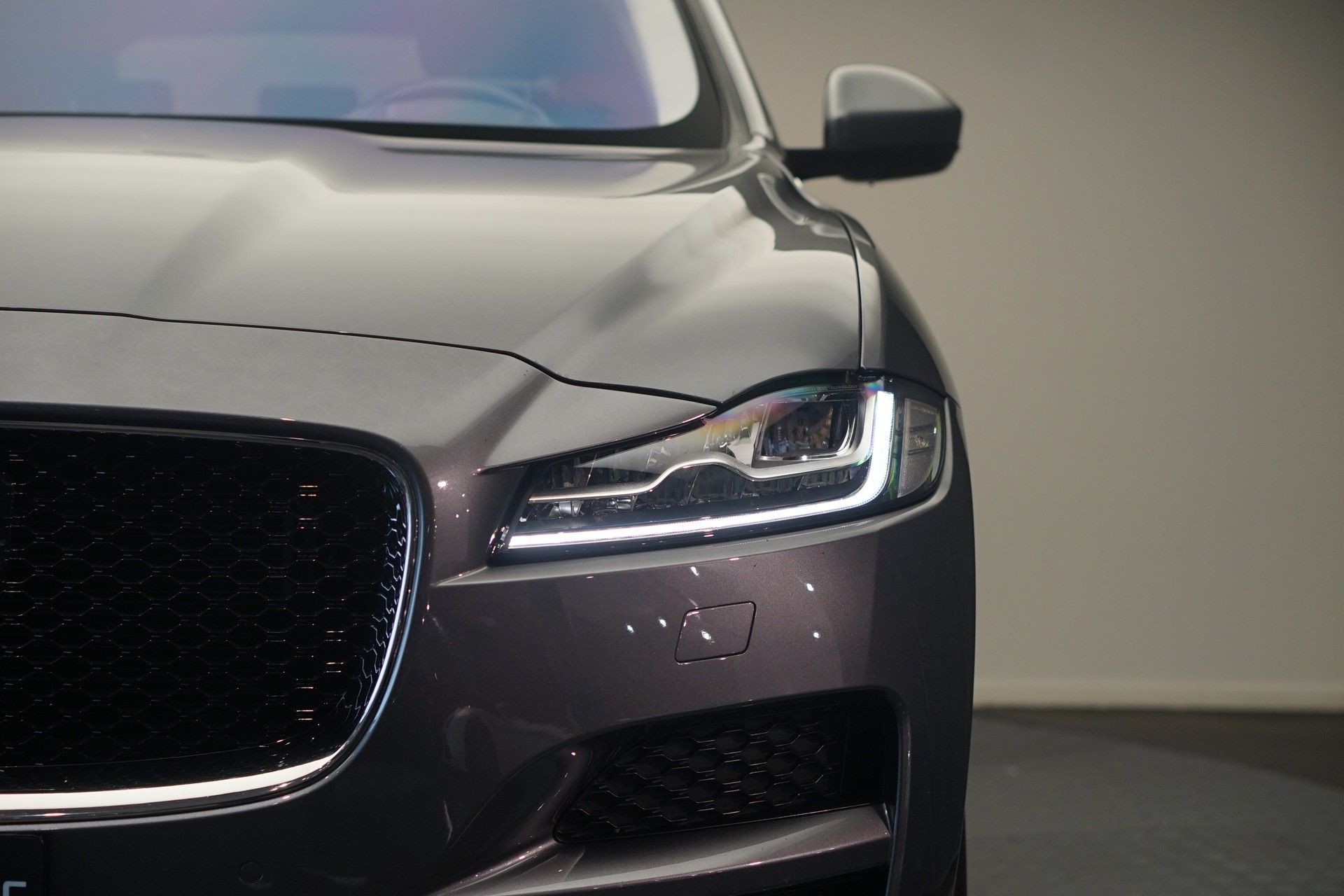 JAGUAR F-Pace 30t 2.0 Prestige AWD Automatik *CH-Fahrzeug* *Panoramadach* *Assistenzpaket-image-9