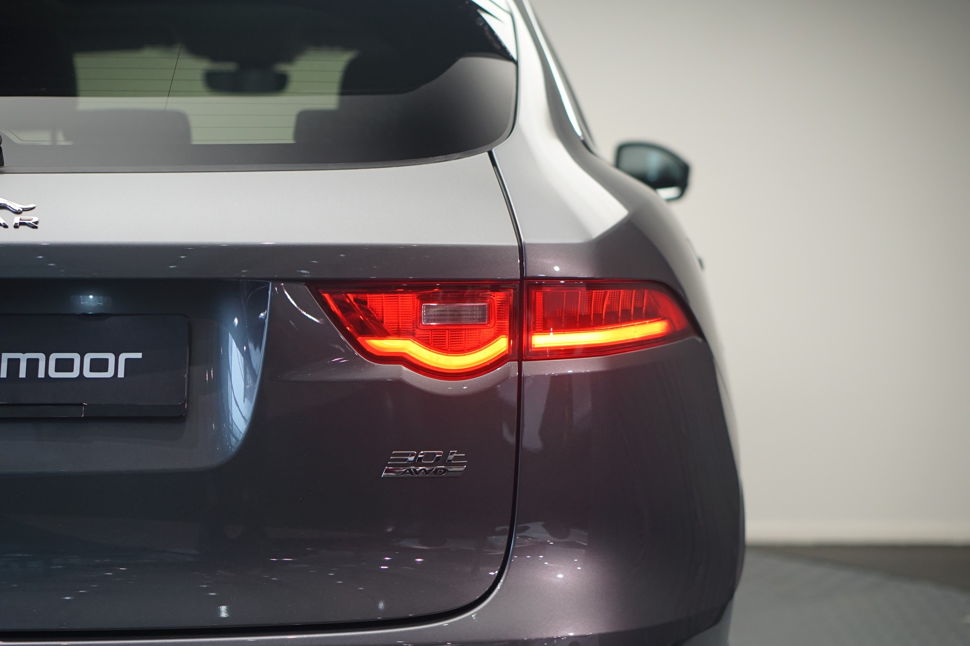 JAGUAR F-Pace 30t 2.0 Prestige AWD Automatik *CH-Fahrzeug* *Panoramadach* *Assistenzpaket-image-10