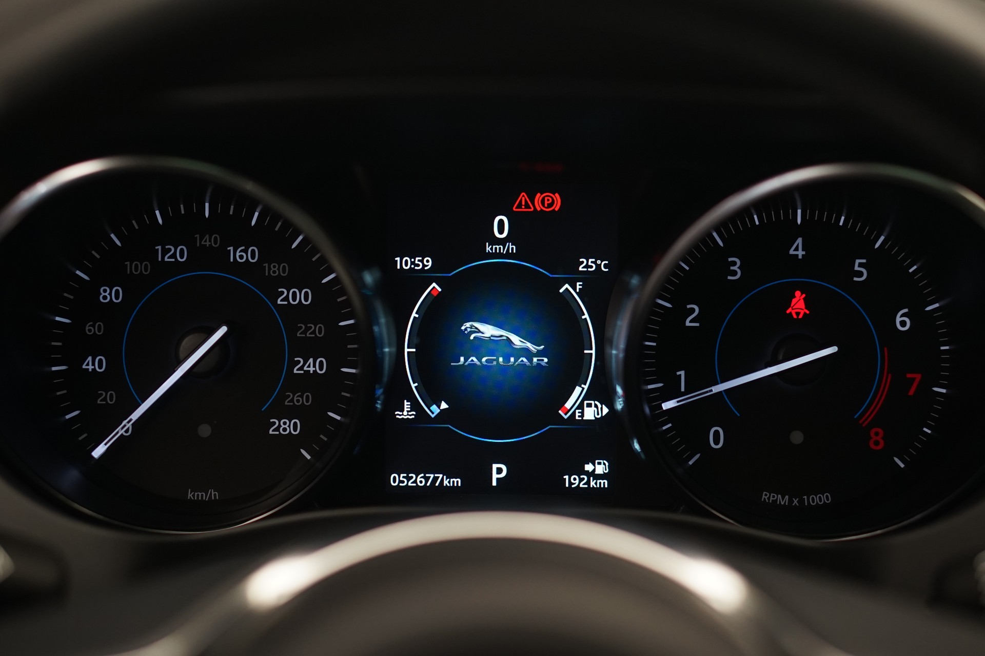 JAGUAR F-Pace 30t 2.0 Prestige AWD Automatik *CH-Fahrzeug* *Panoramadach* *Assistenzpaket-image-27