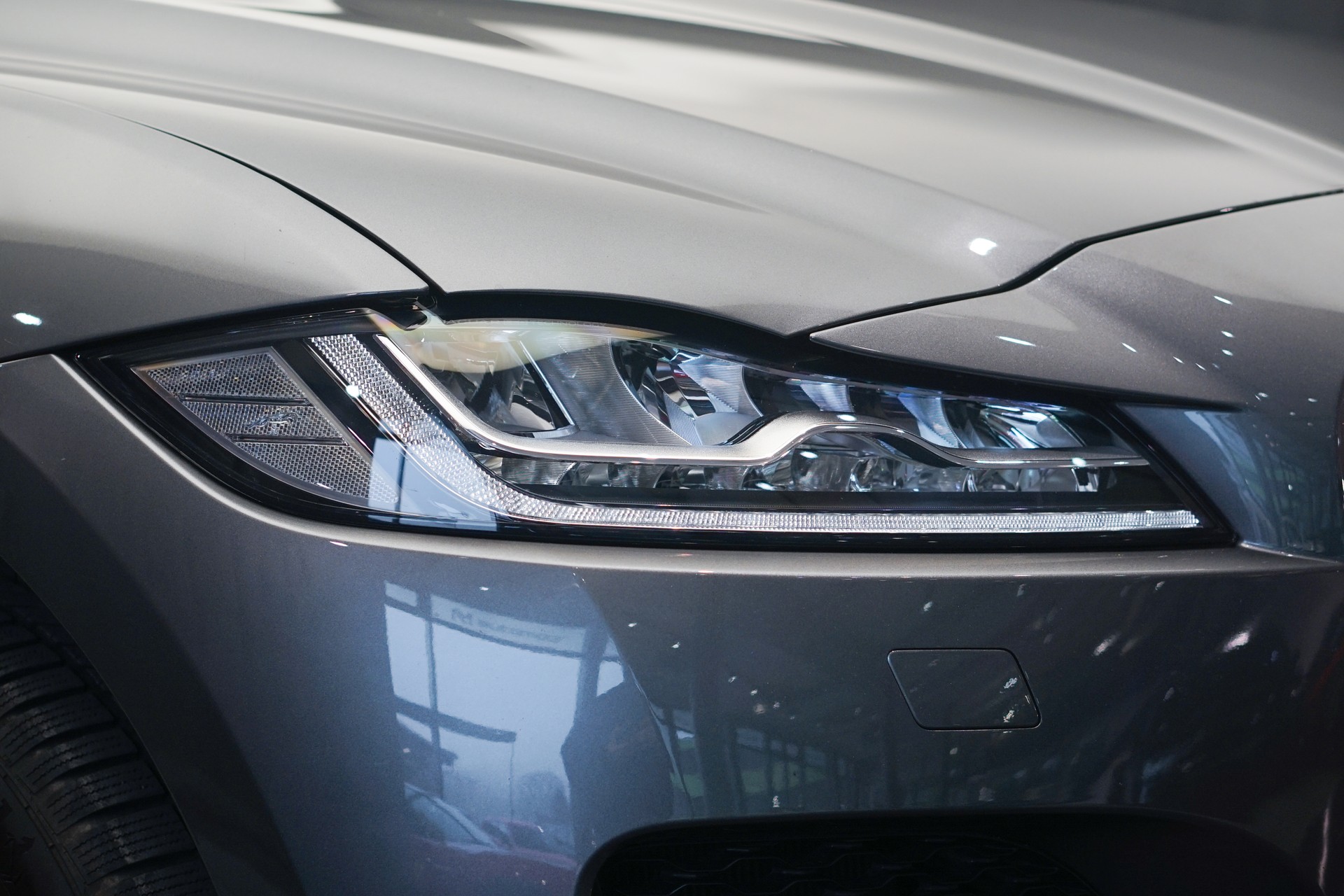 JAGUAR F-Pace 30t 2.0 Prestige AWD Automatik *CH-Fahrzeug* *Panoramadach* *Assistenzpaket-image-44