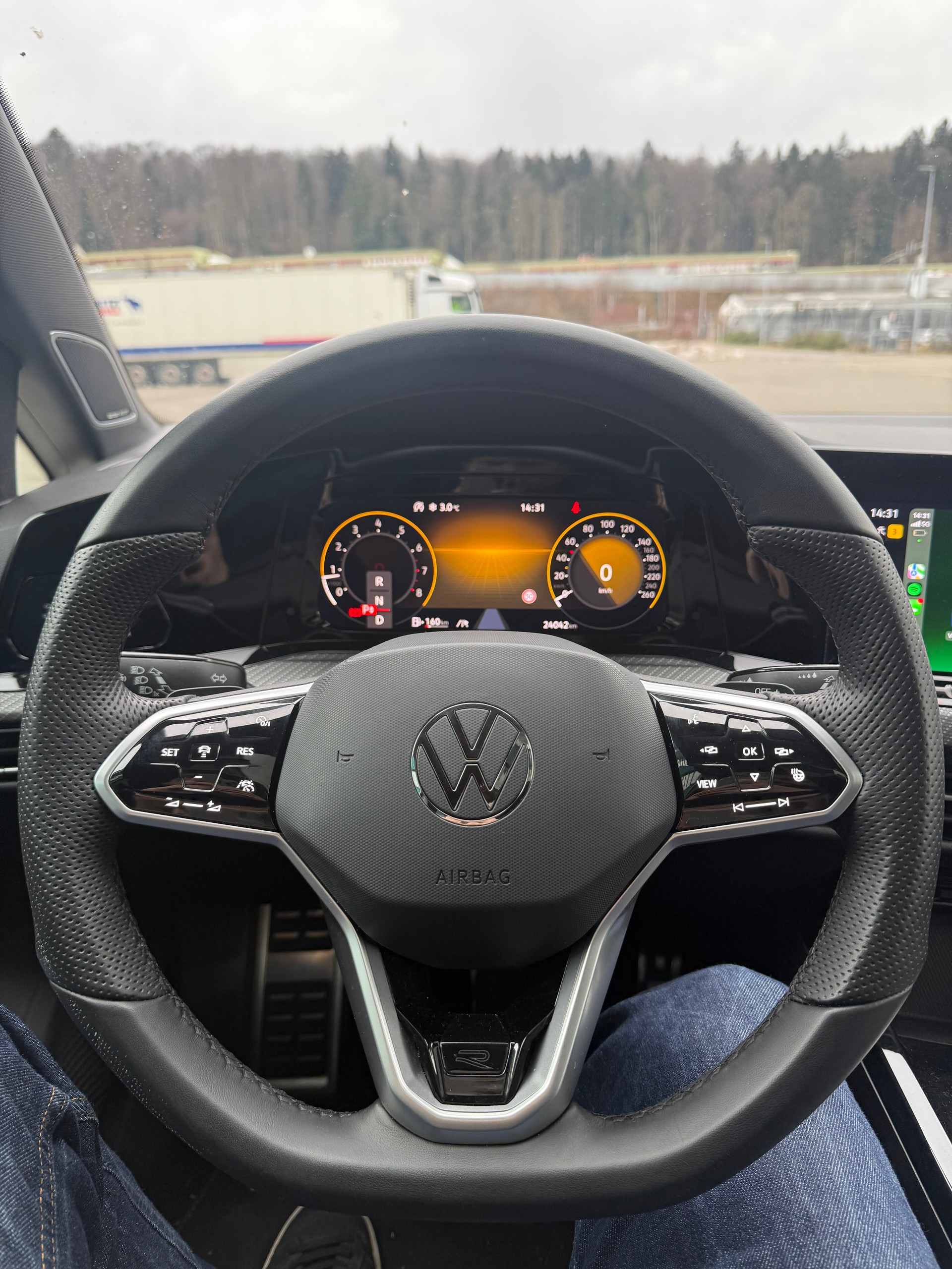 VW Golf 1.5 eTSI mHEV ACT R-Line DSG-image-14