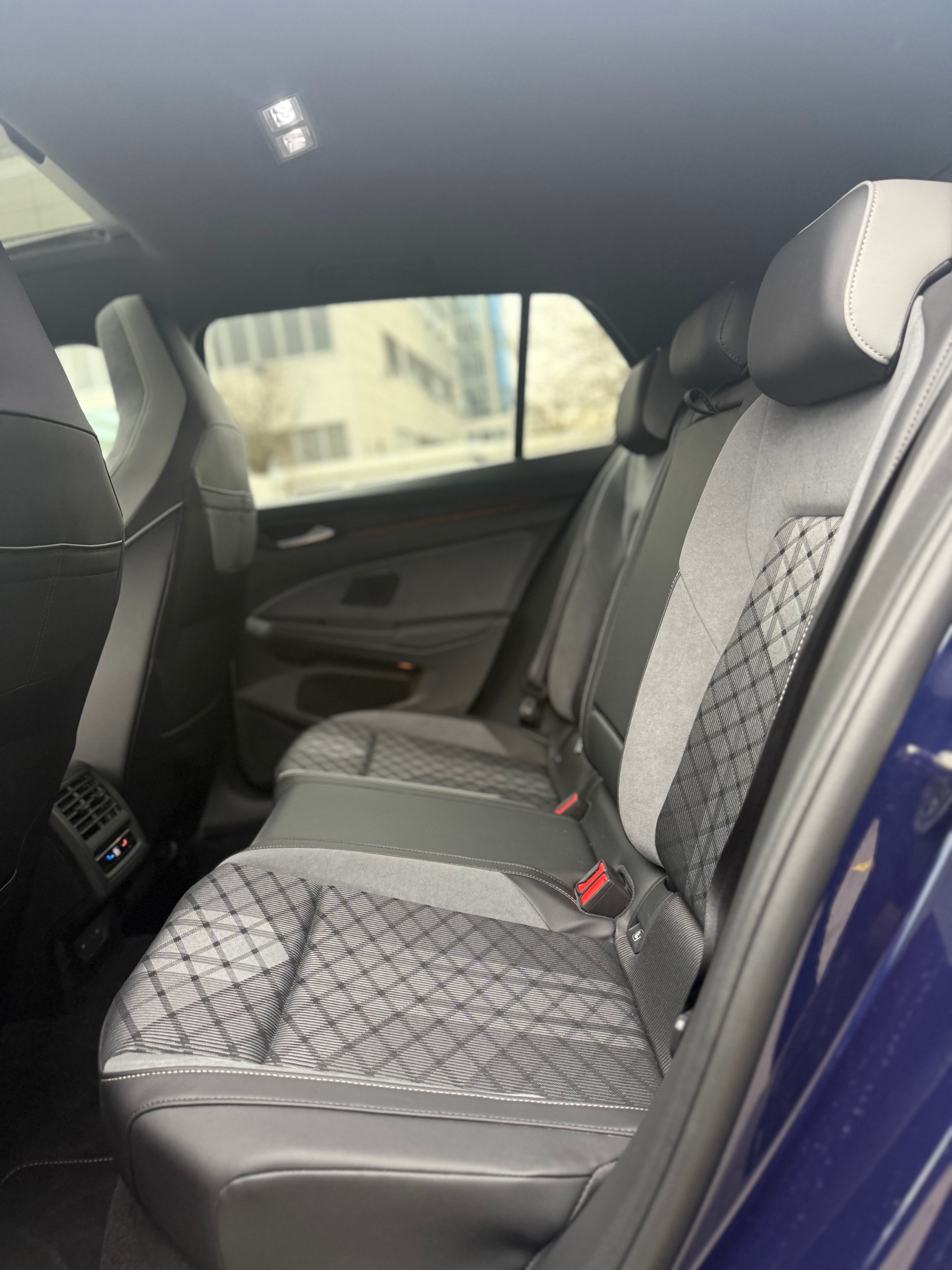 VW Golf 1.5 eTSI mHEV ACT R-Line DSG-image-15