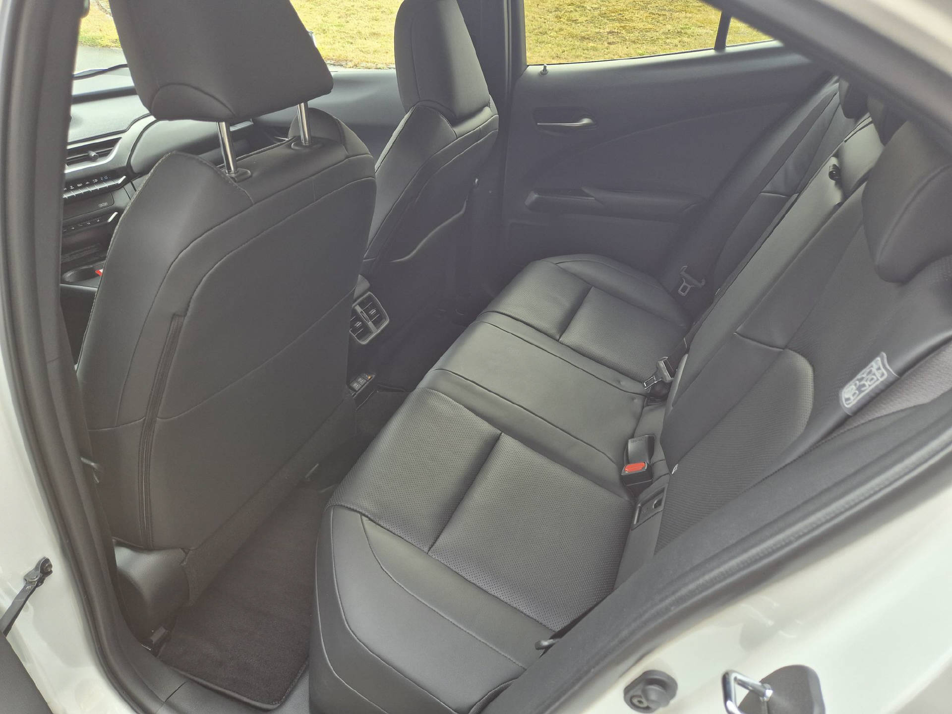 LEXUS UX 300e Excellence-image-12