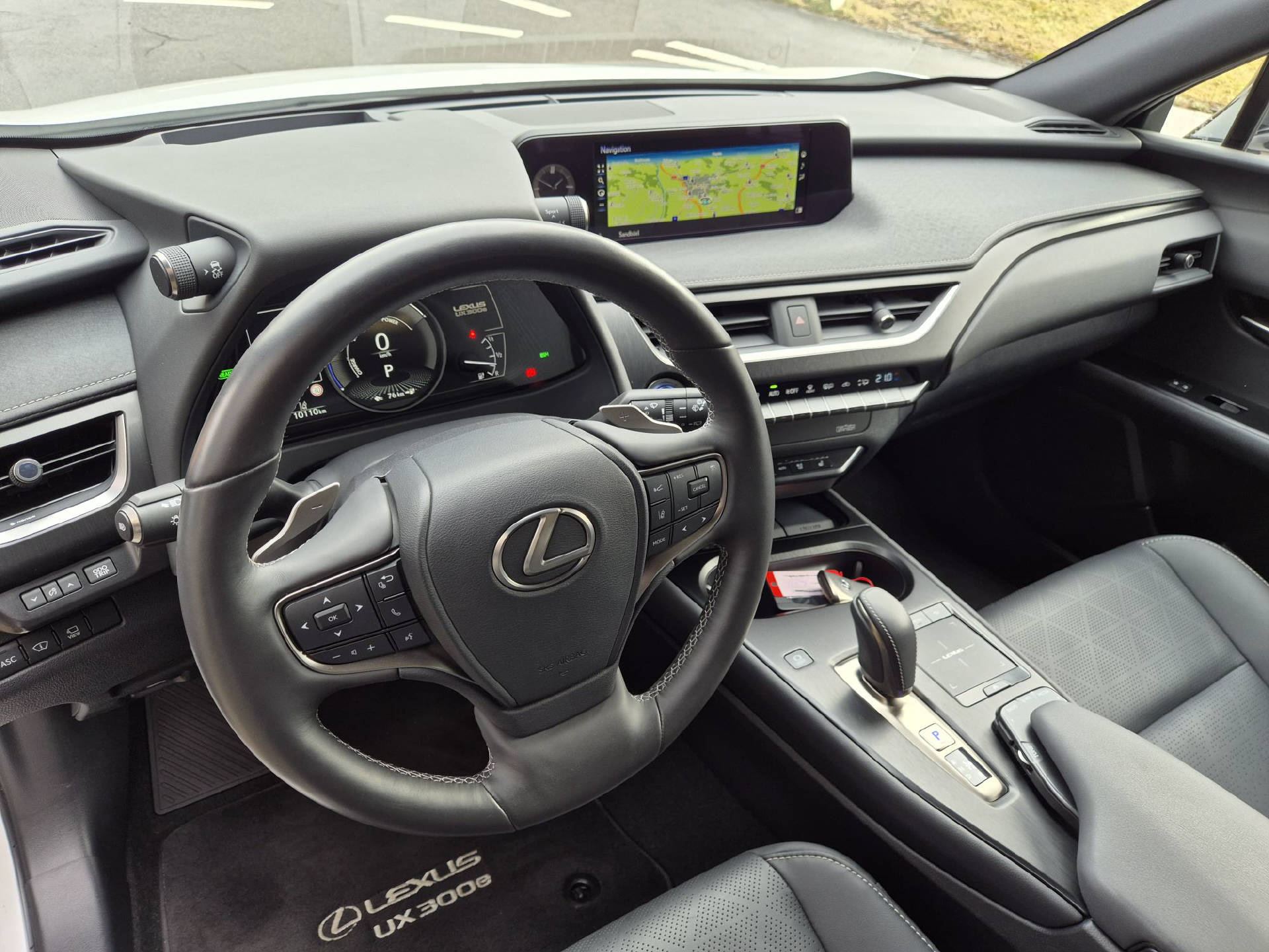 LEXUS UX 300e Excellence-image-8