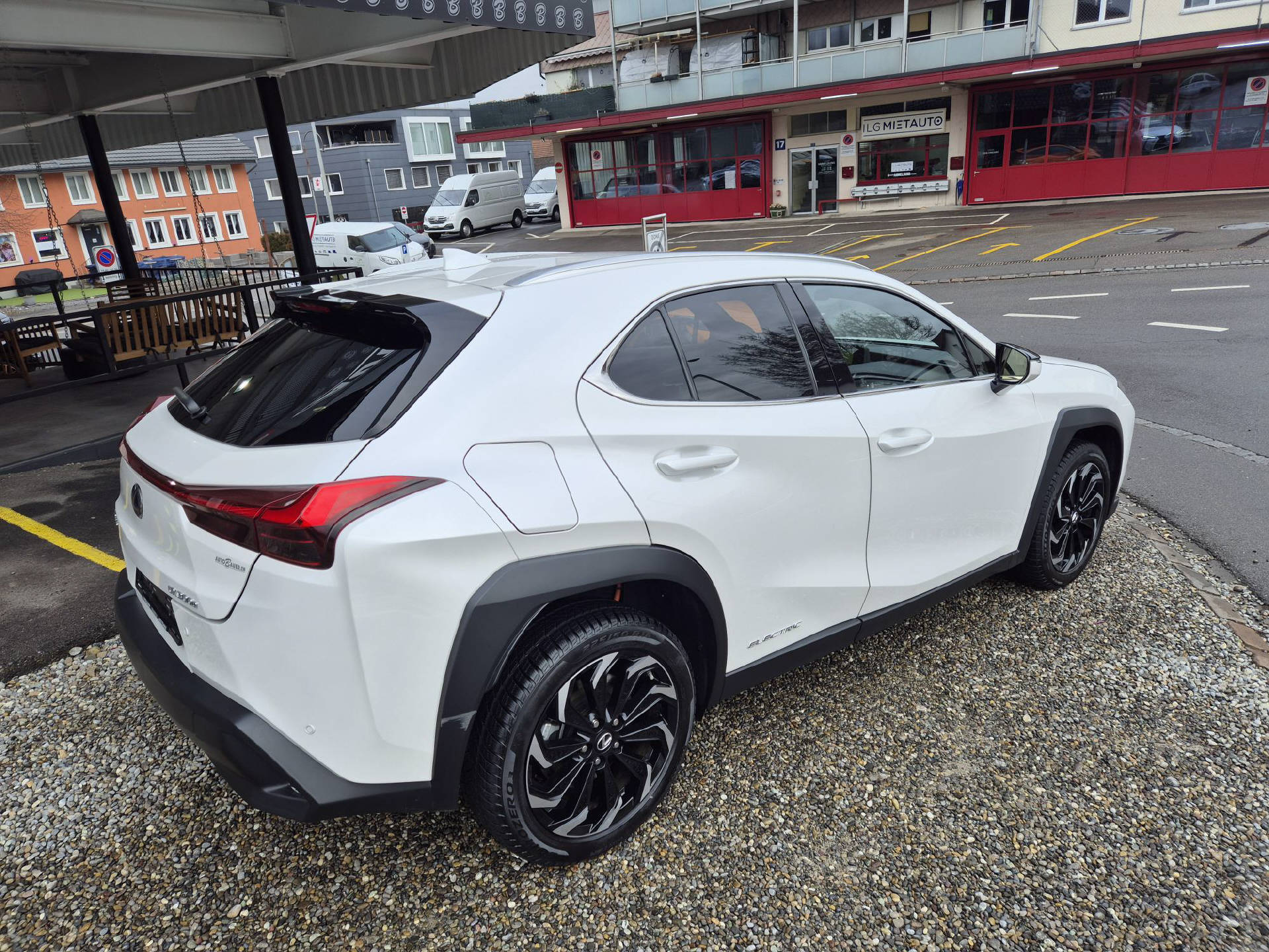 LEXUS UX 300e Excellence-image-7