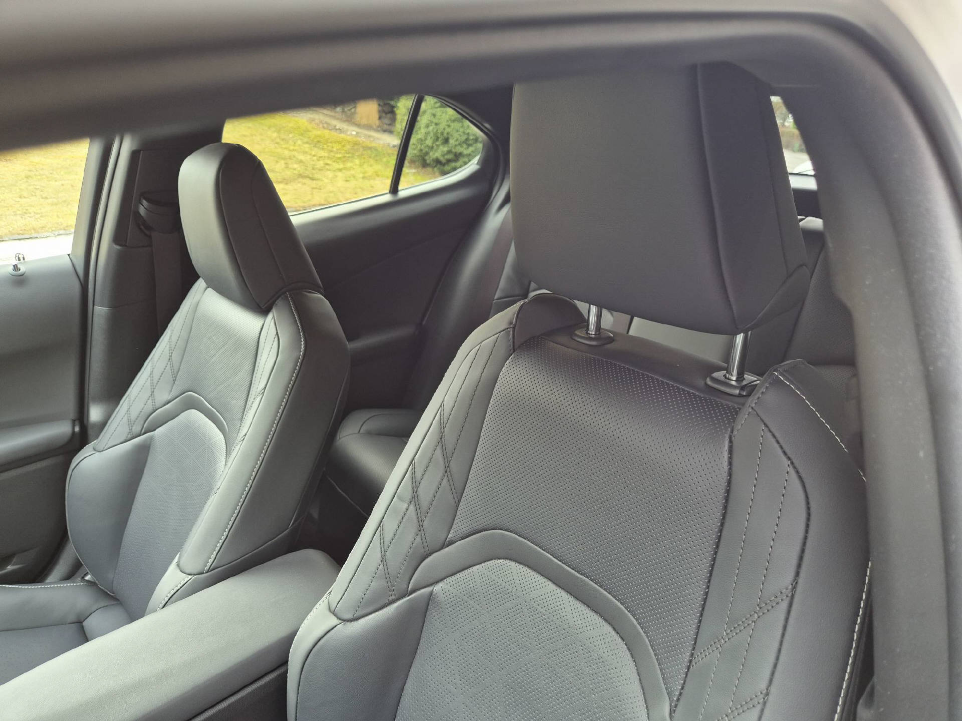 LEXUS UX 300e Excellence-image-14