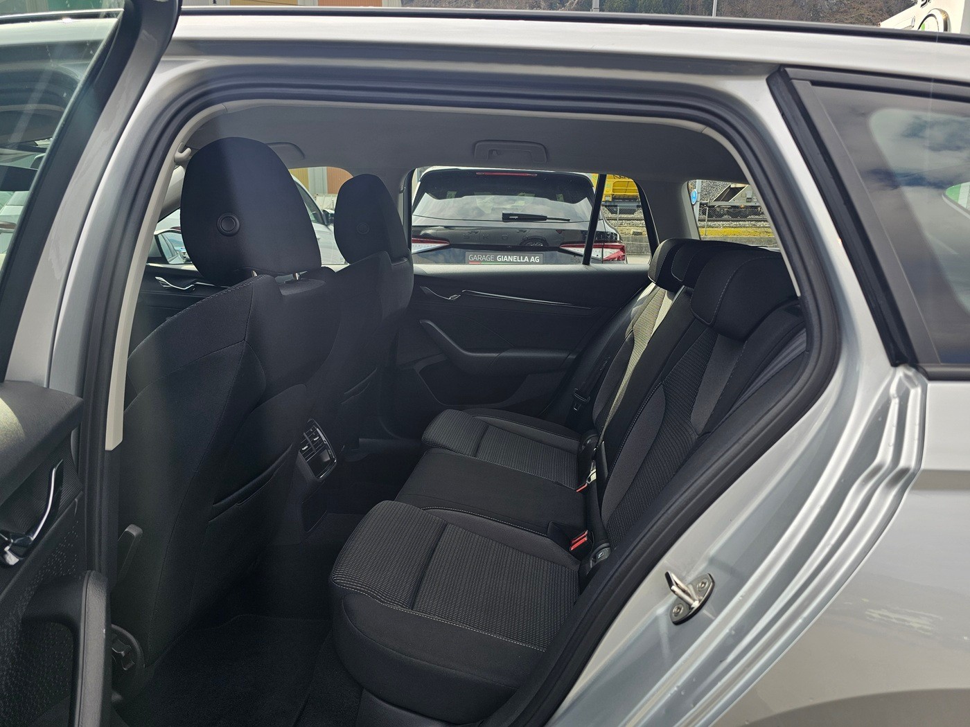 SKODA Octavia Combi 2.0 TDI DSG Ambition 4x4-image-7