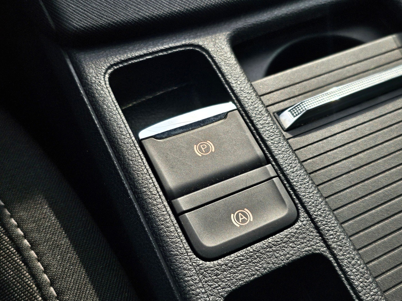 SKODA Octavia Combi 2.0 TDI DSG Ambition 4x4-image-12