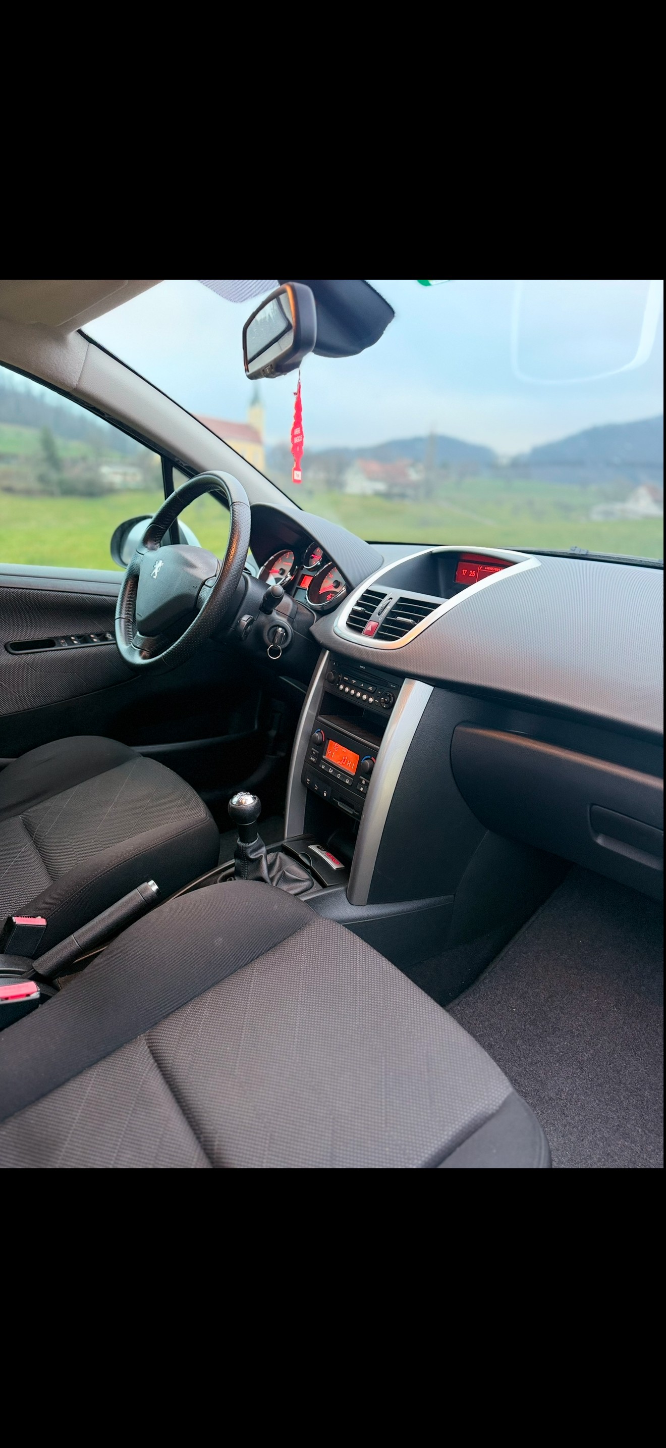 PEUGEOT 207 1.6 16V Turbo GT 150-image-6