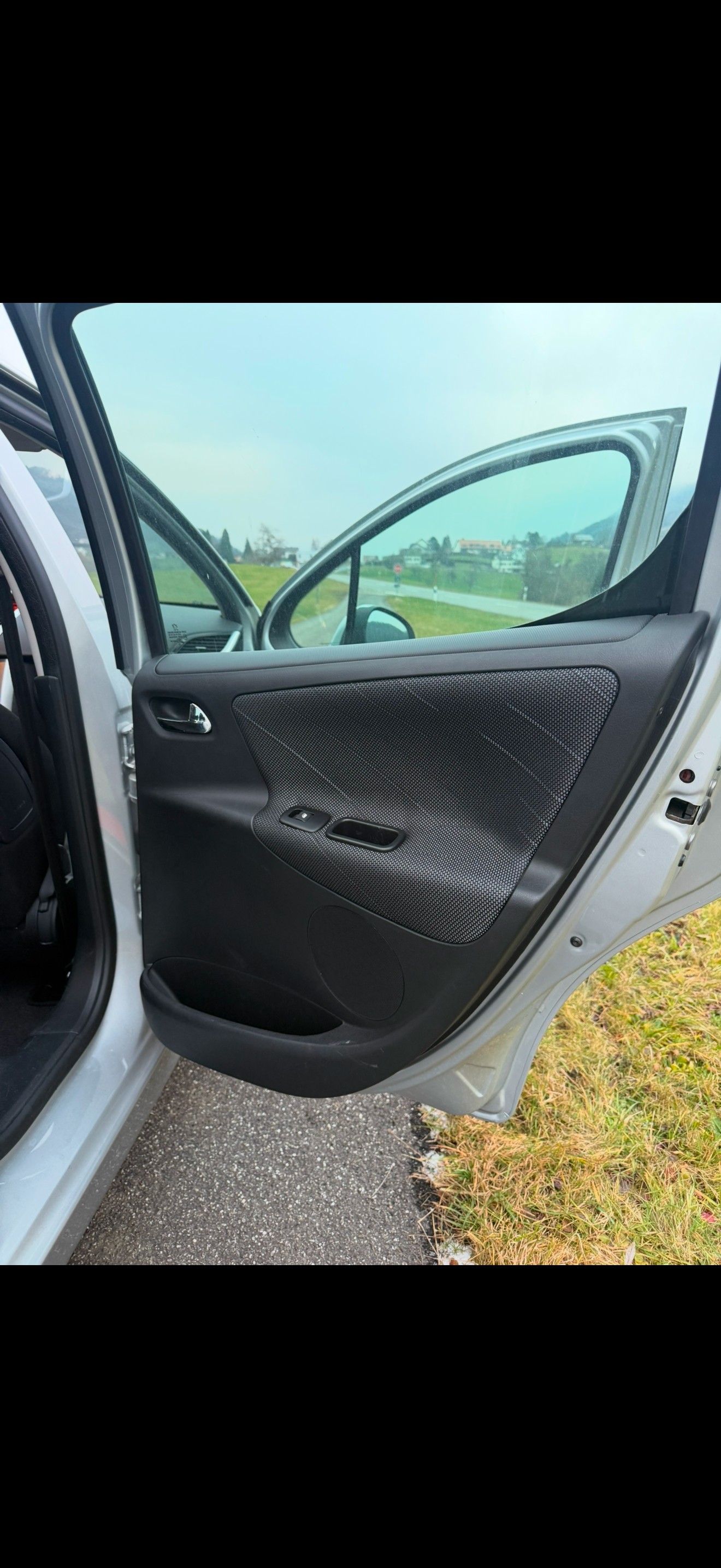 PEUGEOT 207 1.6 16V Turbo GT 150-image-12