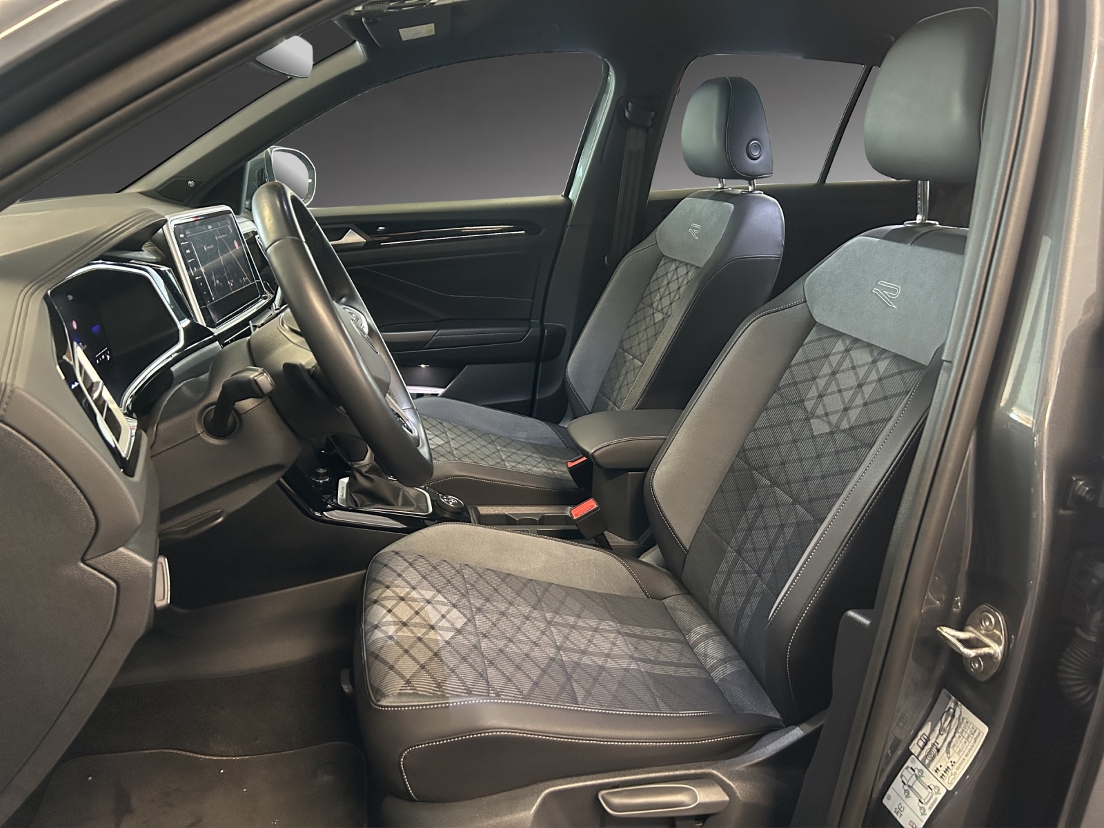 VW T-Roc 2.0 TSI R-Line DSG 4Motion-image-5