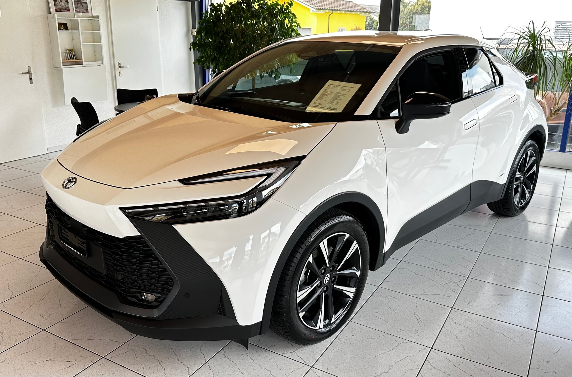 TOYOTA 2.0 HEV Swiss Edition 4x4-showroom-element-1