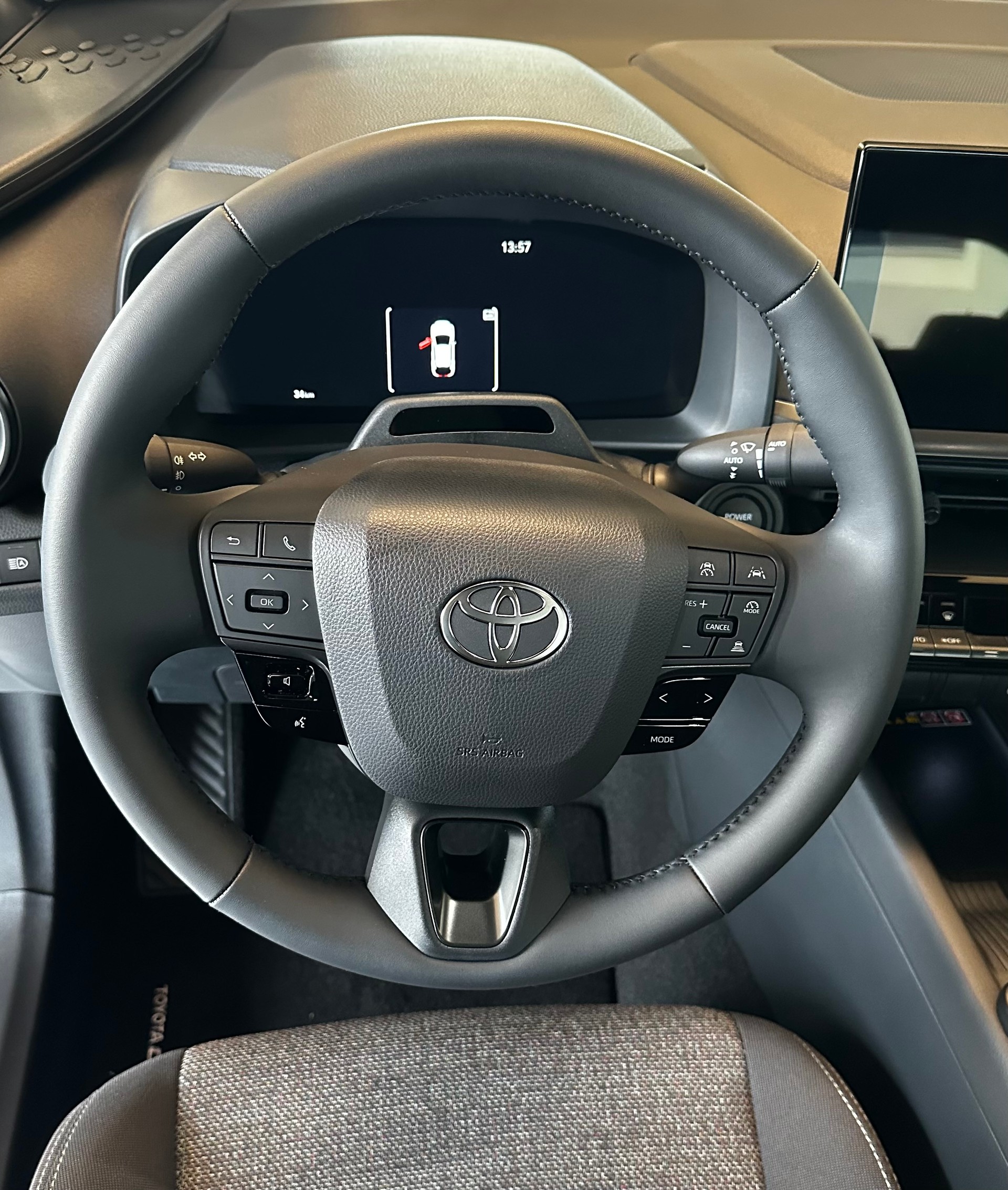 TOYOTA 2.0 HEV Swiss Edition 4x4-image-7