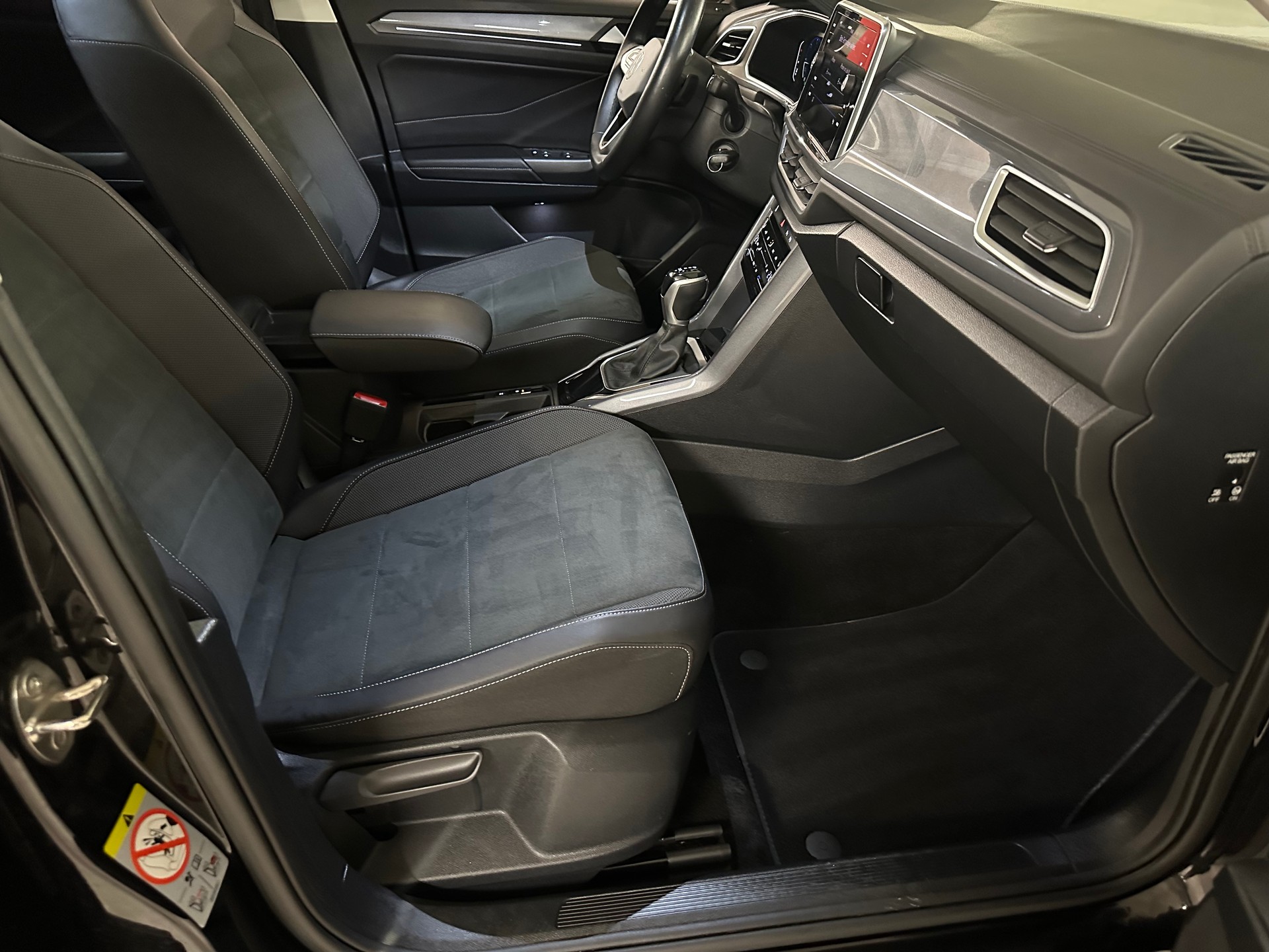 VW T-Roc 2.0 TDI 150PS SCR Advance DSG-image-25