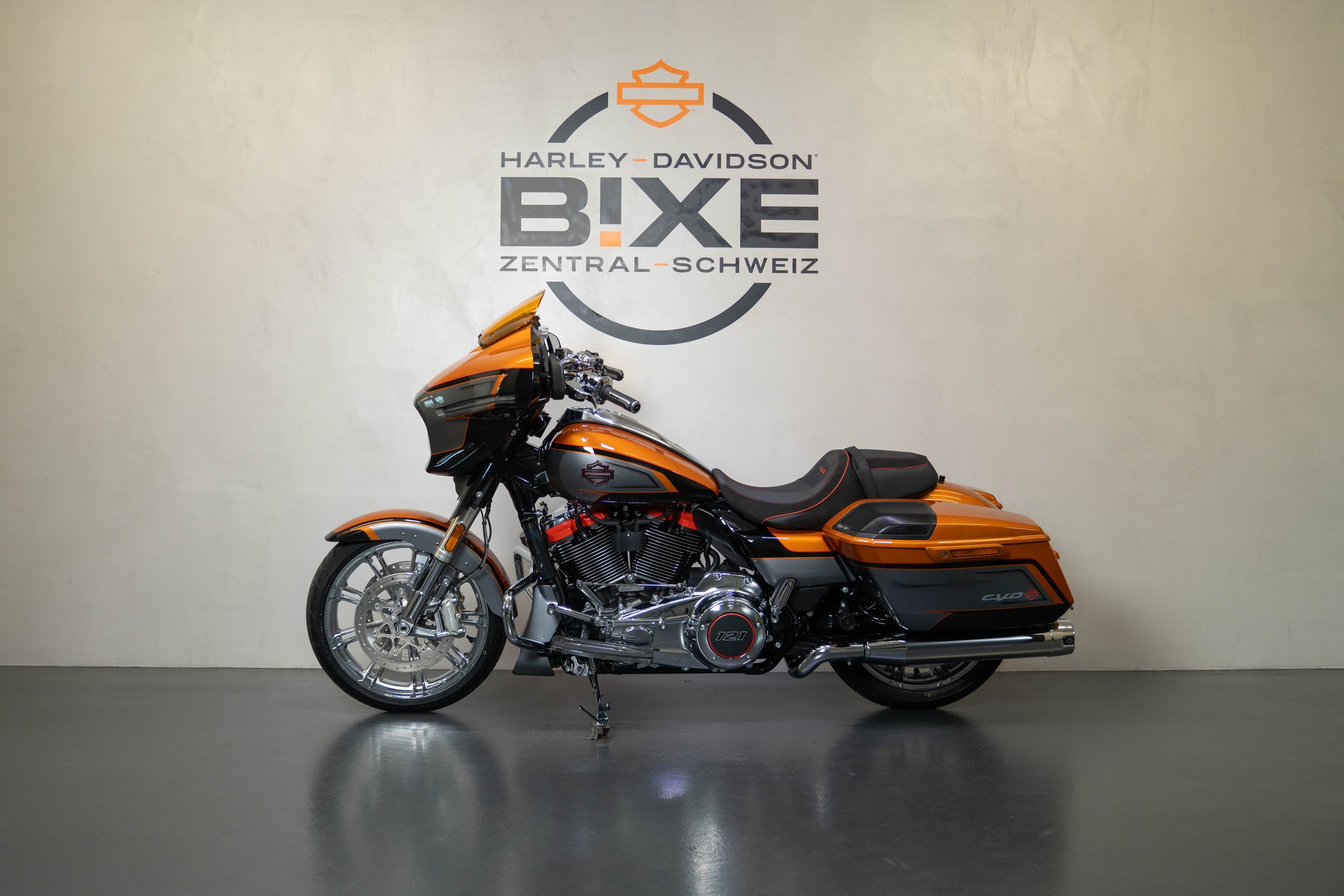 HARLEY-DAVIDSON FLHXSE Street Glide CVO 121-showroom-element-1