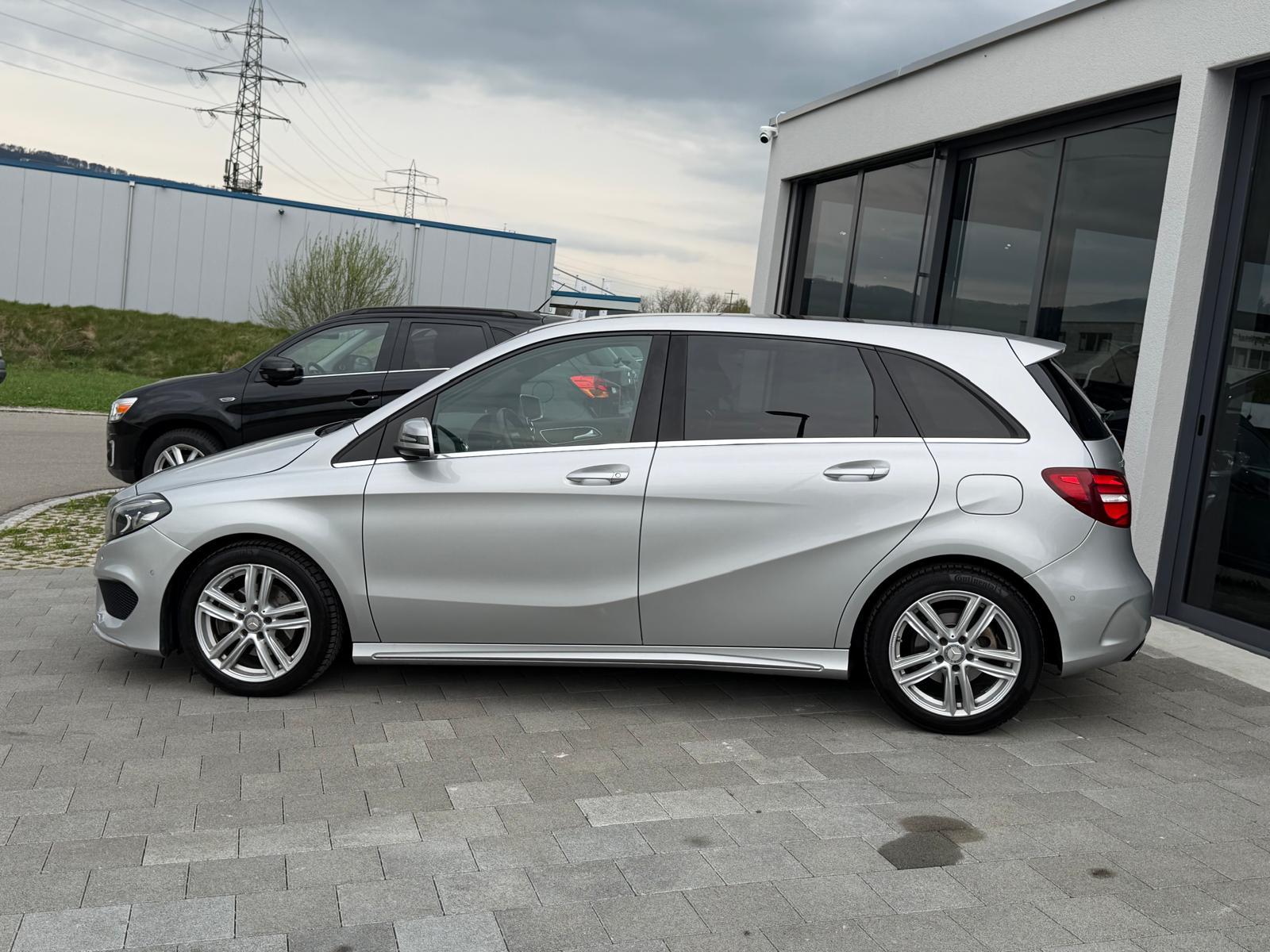 MERCEDES-BENZ B 200 d AMG Line-image-27