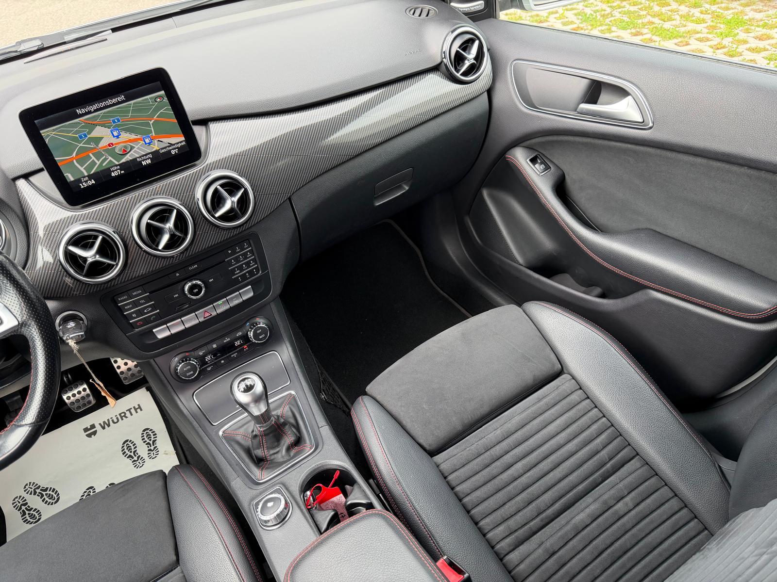 MERCEDES-BENZ B 200 d AMG Line-image-12