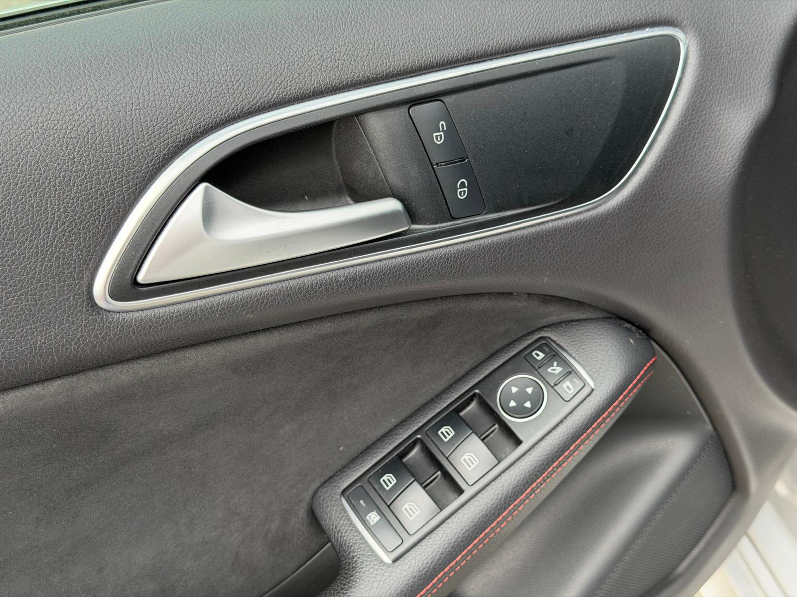 MERCEDES-BENZ B 200 d AMG Line-image-19