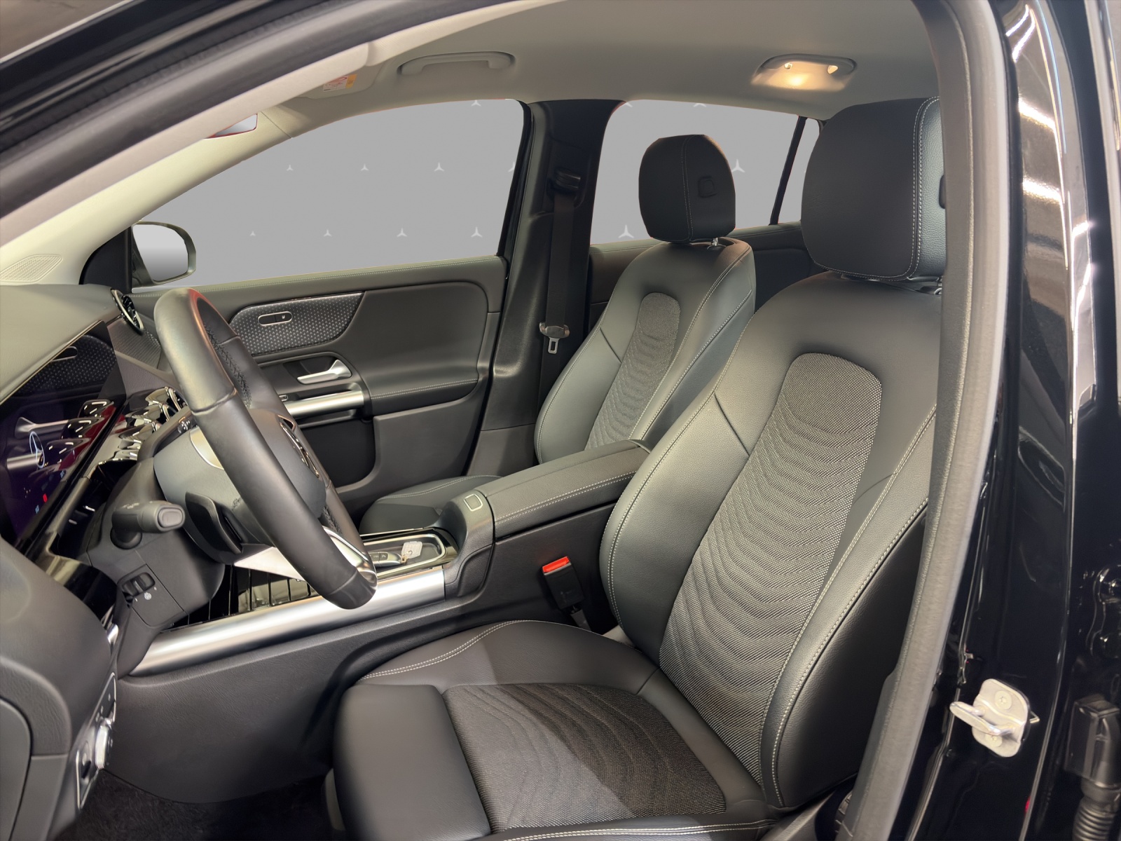 MERCEDES-BENZ GLA 200 - Progressive / Rückfahrkamera / Spiegel-Paket / Winter-Paket / AHK-image-7