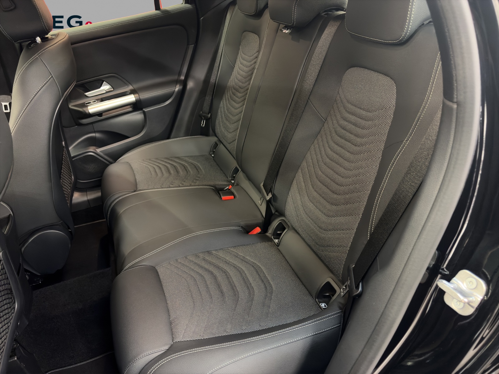 MERCEDES-BENZ GLA 200 - Progressive / Rückfahrkamera / Spiegel-Paket / Winter-Paket / AHK-image-11