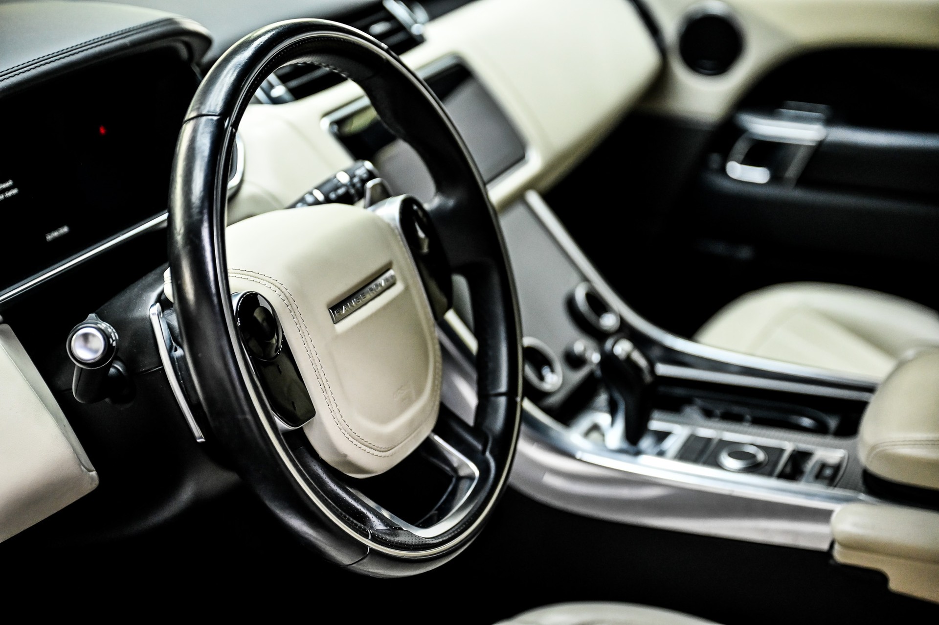 LAND ROVER Range Rover Sport 4.4 SDV8 HSE Dynamic-image-16