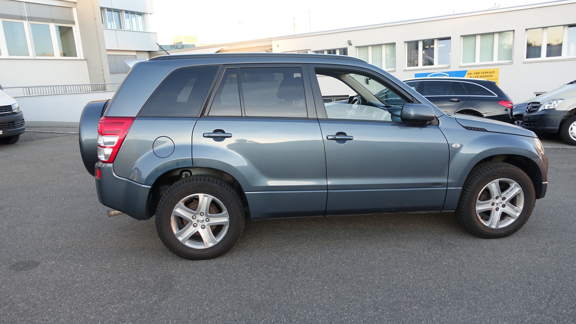SUZUKI GRAND VITARA 2,0-image-2