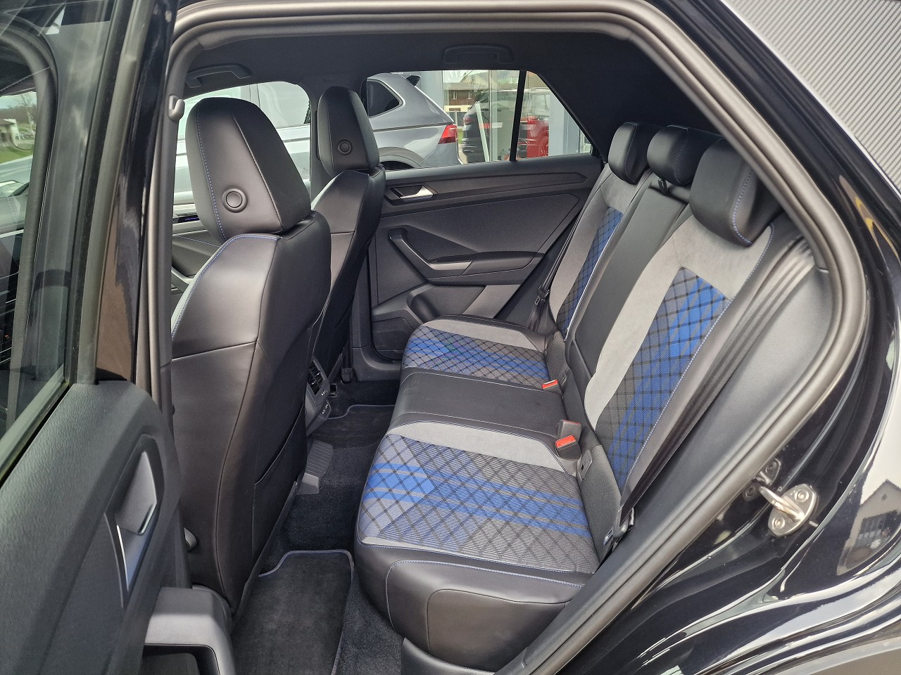 VW T-Roc 2.0 TSI R DSG 4Motion-image-11
