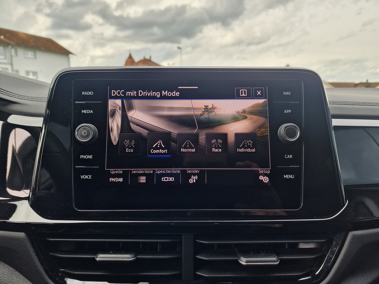 VW T-Roc 2.0 TSI R DSG 4Motion-image-23