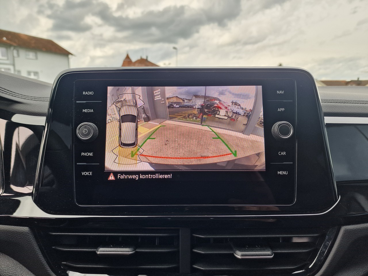 VW T-Roc 2.0 TSI R DSG 4Motion-image-24