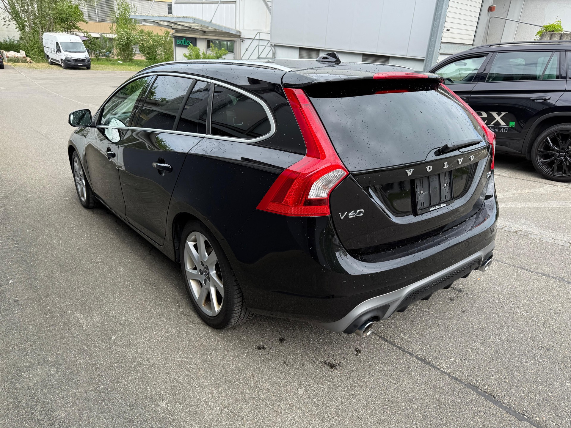 VOLVO V60 D3 Kinetic R-Design-image-1