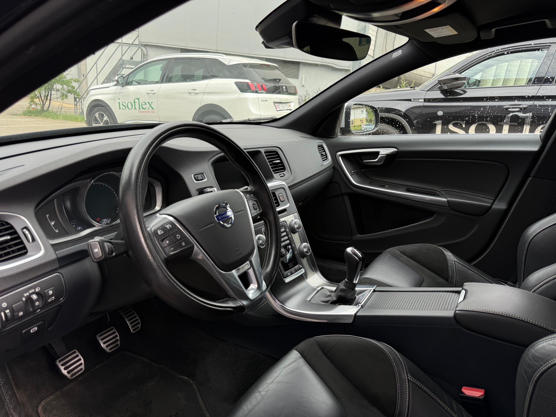 VOLVO V60 D3 Kinetic R-Design-image-9