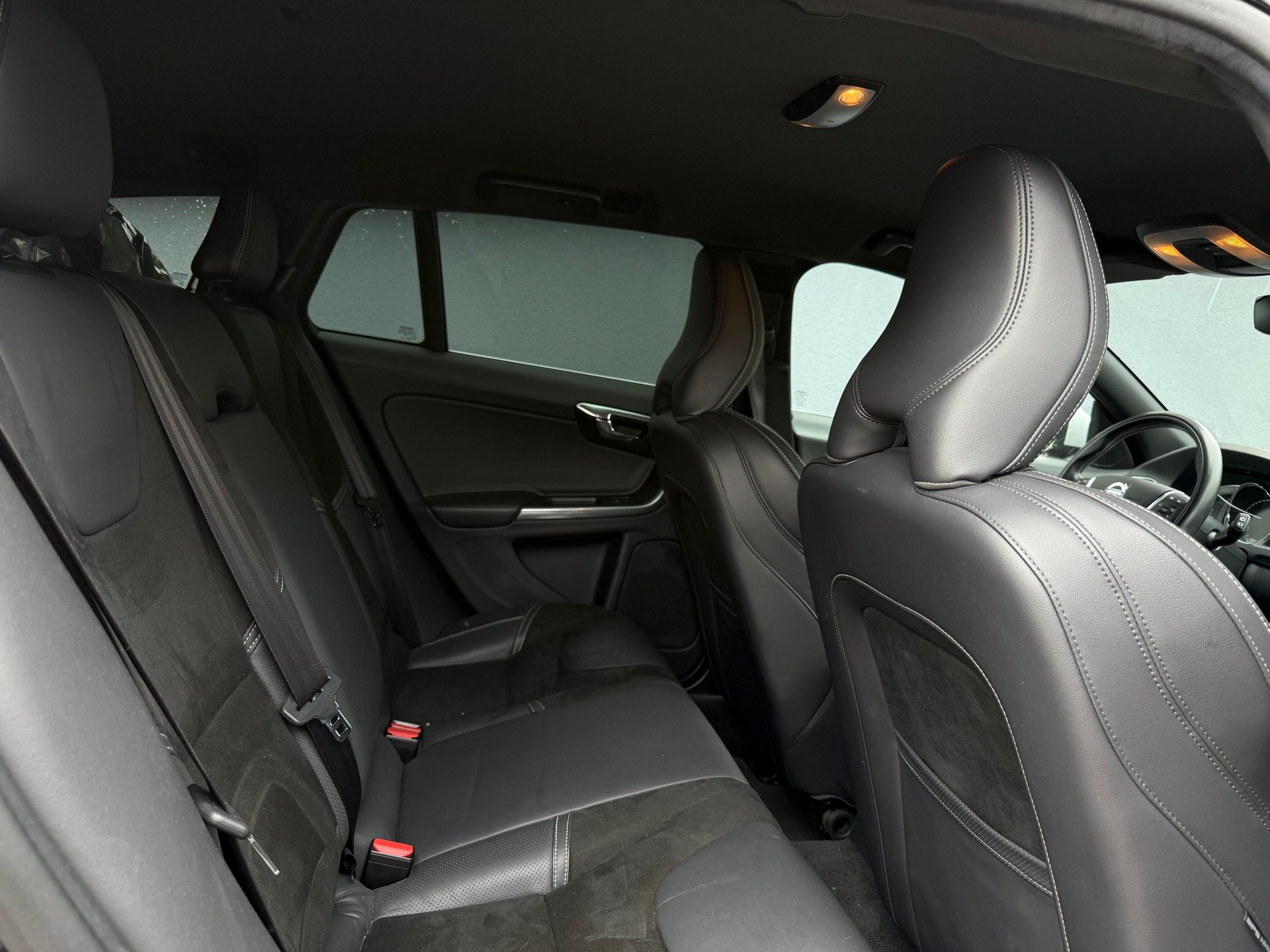 VOLVO V60 D3 Kinetic R-Design-image-14