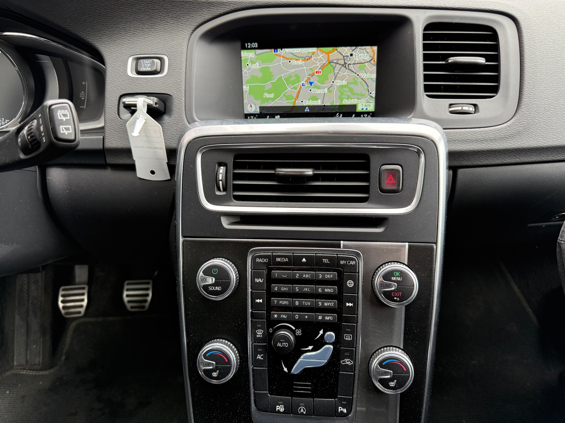 VOLVO V60 D3 Kinetic R-Design-image-11