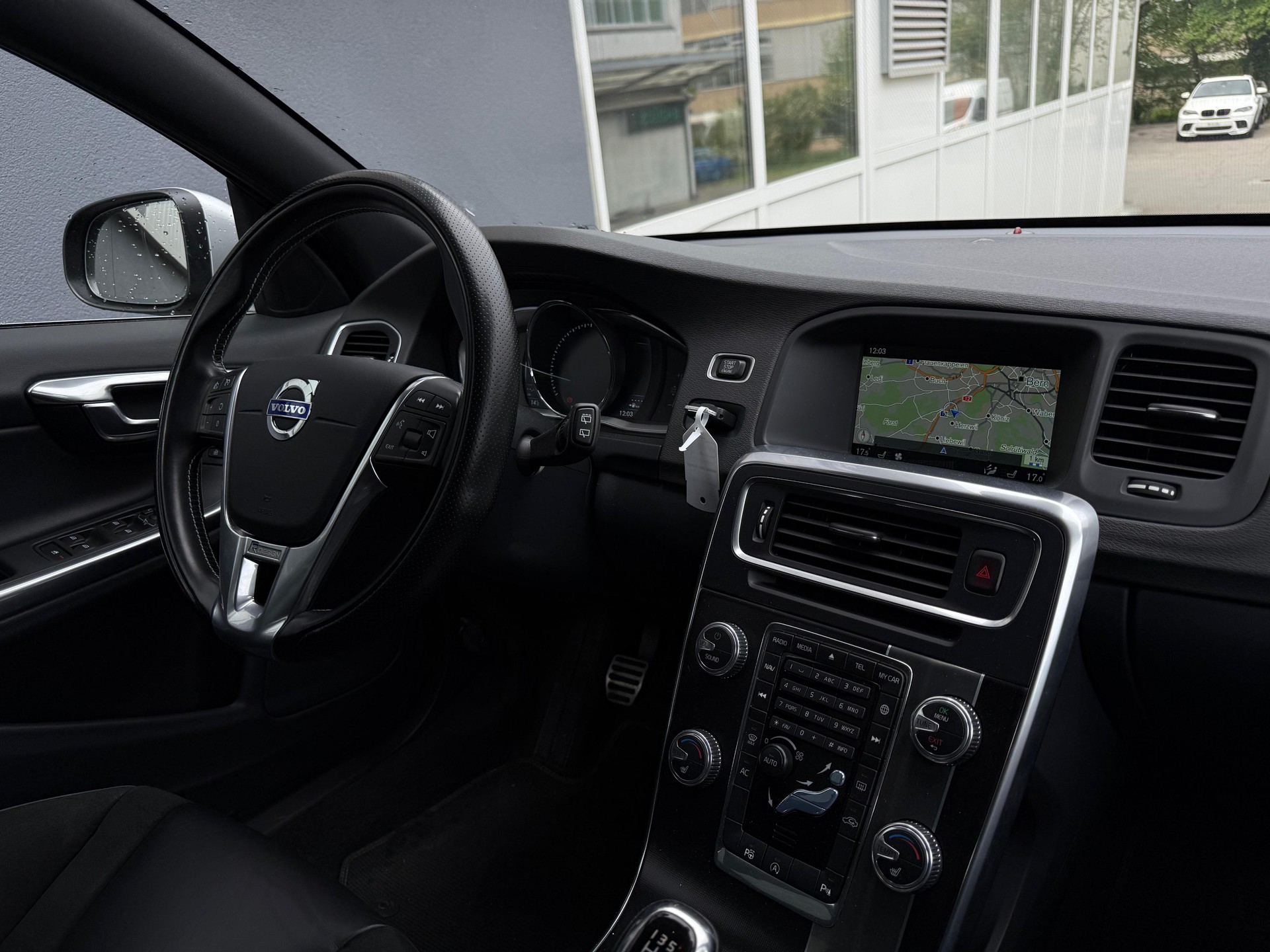 VOLVO V60 D3 Kinetic R-Design-image-10