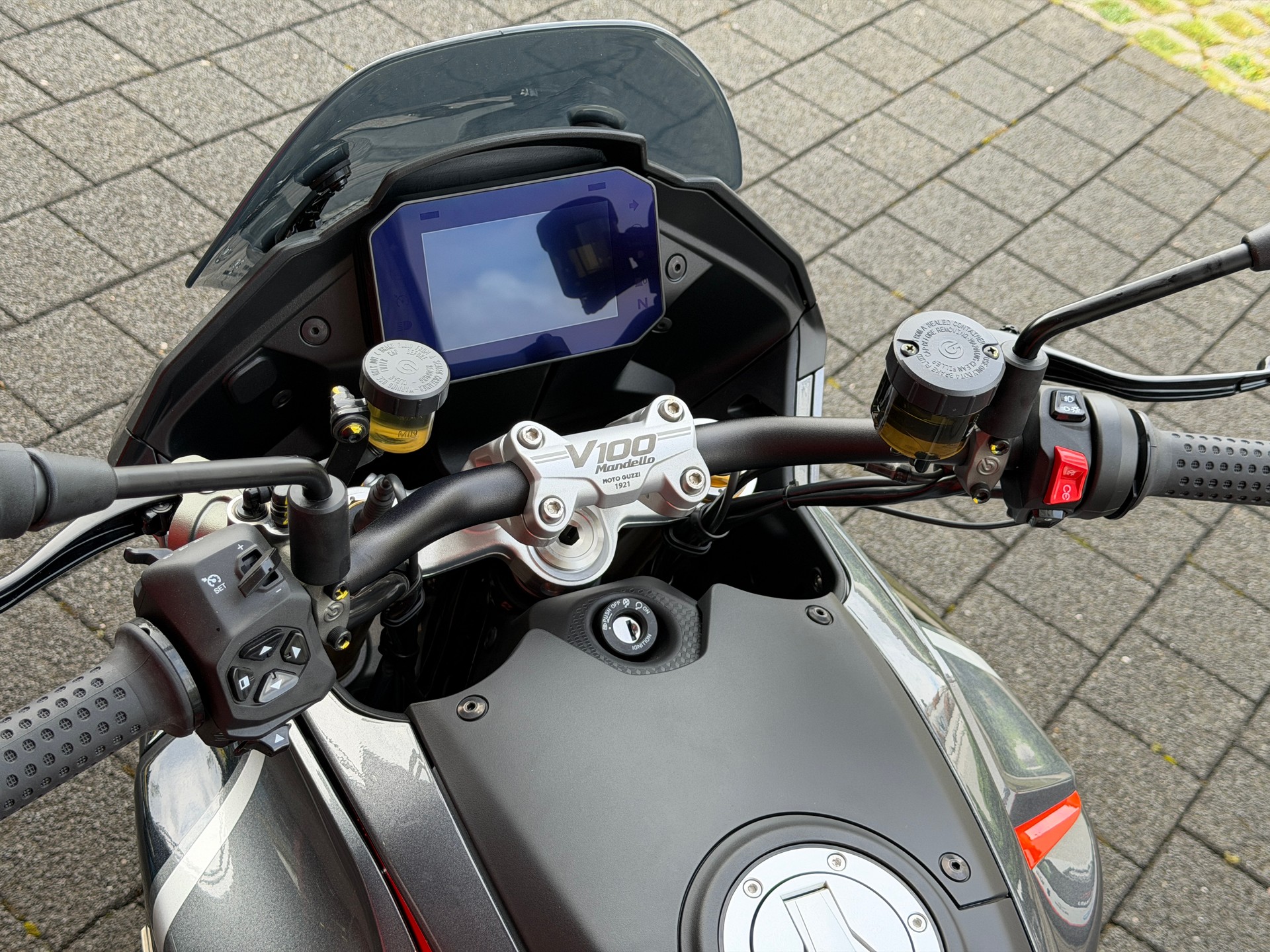 MOTO GUZZI V100 Mandello S-image-9